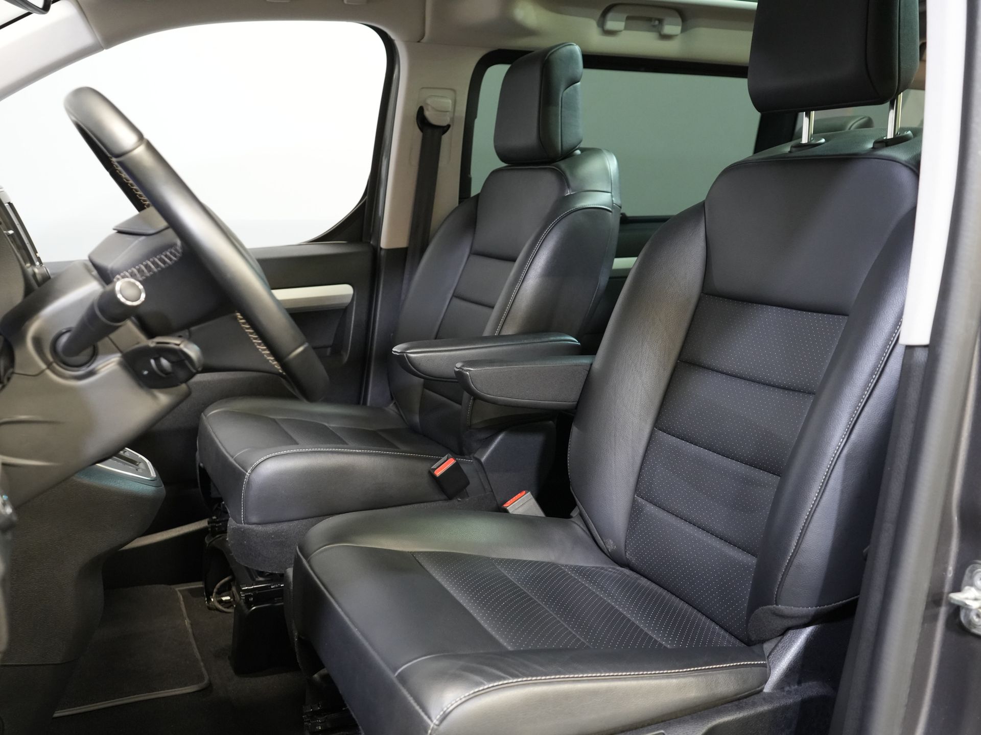 Fiat e-Ulysse Personenvervoer (Scudo) L2 75 kWh 330 km WLTP (€40.467 incl.btw) Combi/ Kombi/ 8P/ 8 Pers./ Snellader/ 2x Elek.Schuif/ Xenon/ Pano/ Leder/ Clima 11