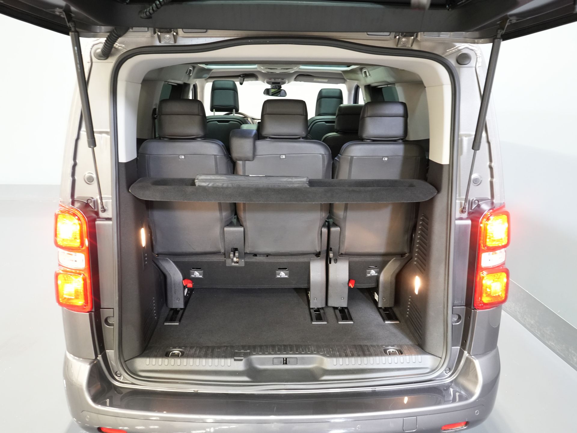 Fiat e-Ulysse Personenvervoer (Scudo) L2 75 kWh 330 km WLTP (€40.467 incl.btw) Combi/ Kombi/ 8P/ 8 Pers./ Snellader/ 2x Elek.Schuif/ Xenon/ Pano/ Leder/ Clima 14