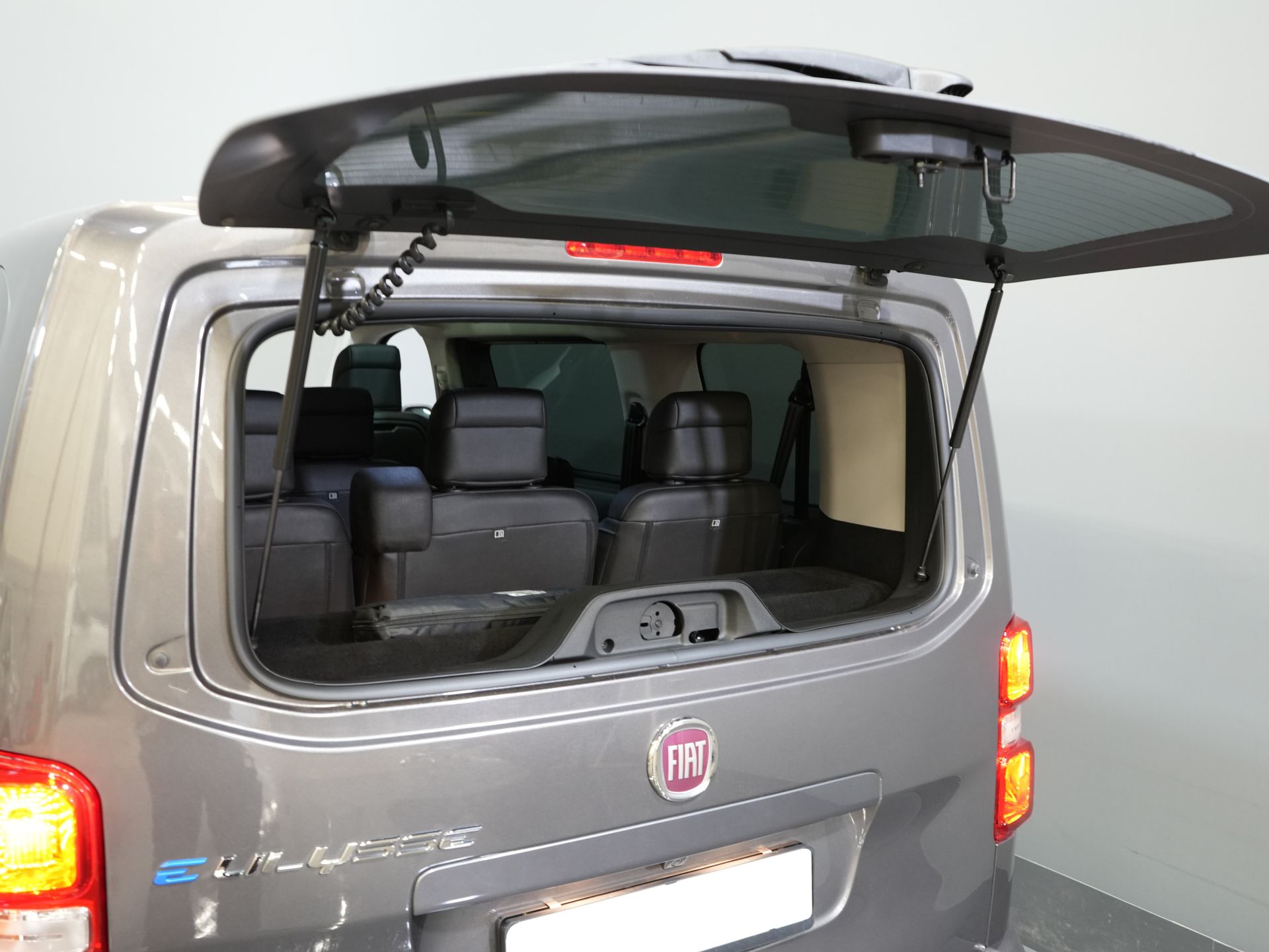 Fiat e-Ulysse Personenvervoer (Scudo) L2 75 kWh 330 km WLTP (€40.467 incl.btw) Combi/ Kombi/ 8P/ 8 Pers./ Snellader/ 2x Elek.Schuif/ Xenon/ Pano/ Leder/ Clima 16