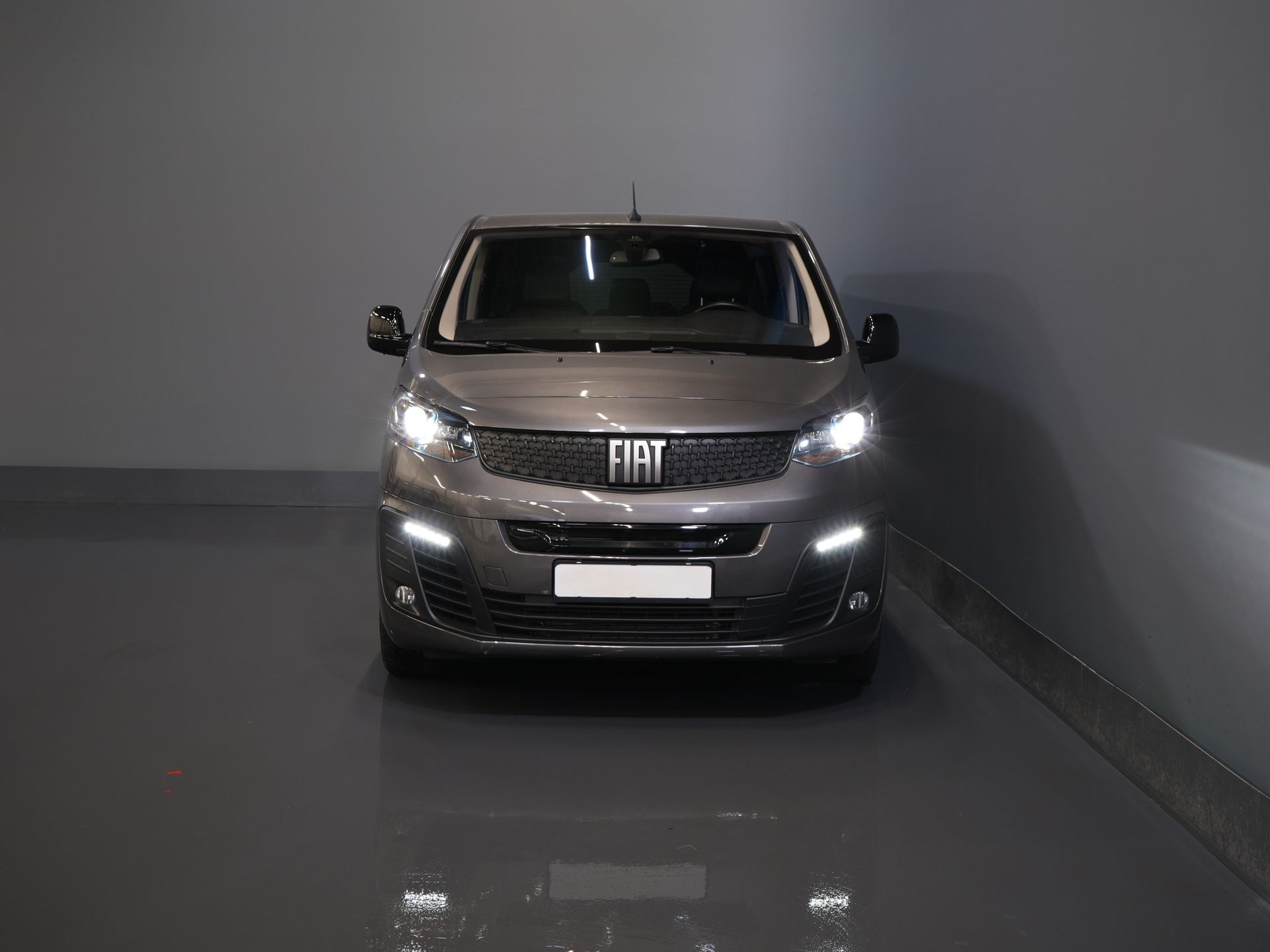 Fiat e-Ulysse Personenvervoer (Scudo) L2 75 kWh 330 km WLTP (€40.467 incl.btw) Combi/ Kombi/ 8P/ 8 Pers./ Snellader/ 2x Elek.Schuif/ Xenon/ Pano/ Leder/ Clima 6