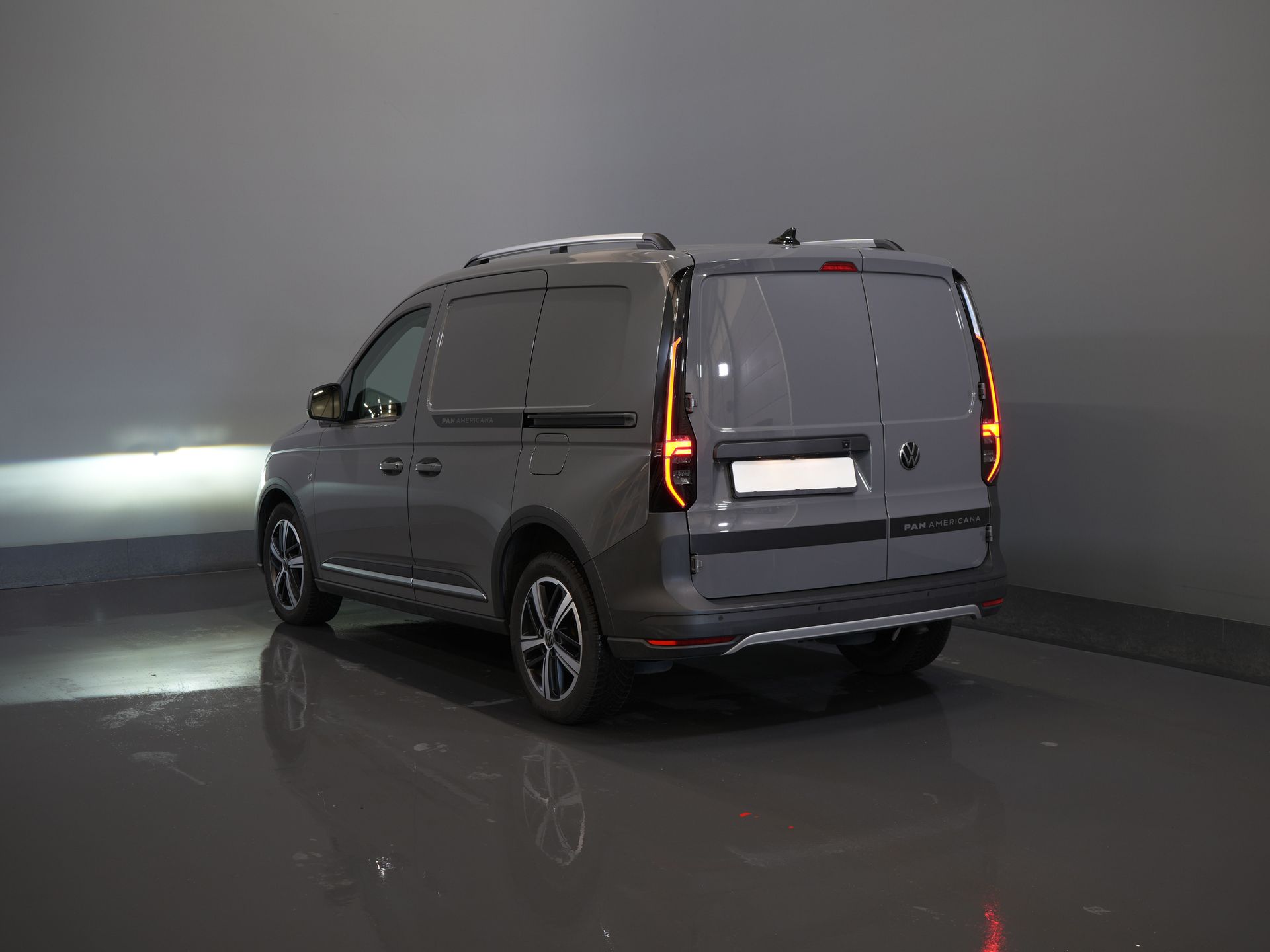 Volkswagen Caddy Cargo Bestelbus 2.0 TDI 125 pk DSG Aut. PanAmericana BPM VRIJ! 2x Schuifdeur/ LED/ Adapt. Cruise/ VC/ Camera/ PDC 1