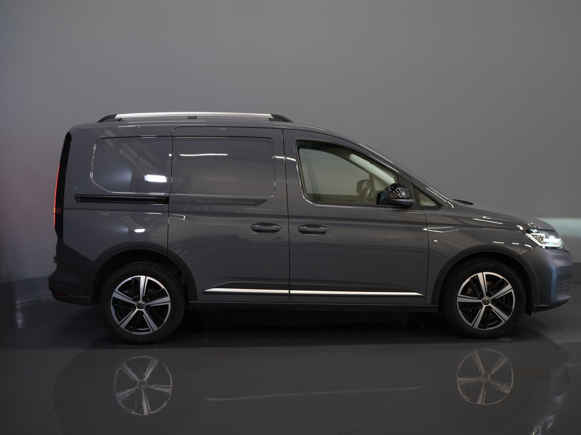 Volkswagen Caddy Cargo Bestelbus 2.0 TDI 125 pk DSG Aut. PanAmericana BPM VRIJ! 2x Schuifdeur/ LED/ Adapt. Cruise/ VC/ Camera/ PDC 10