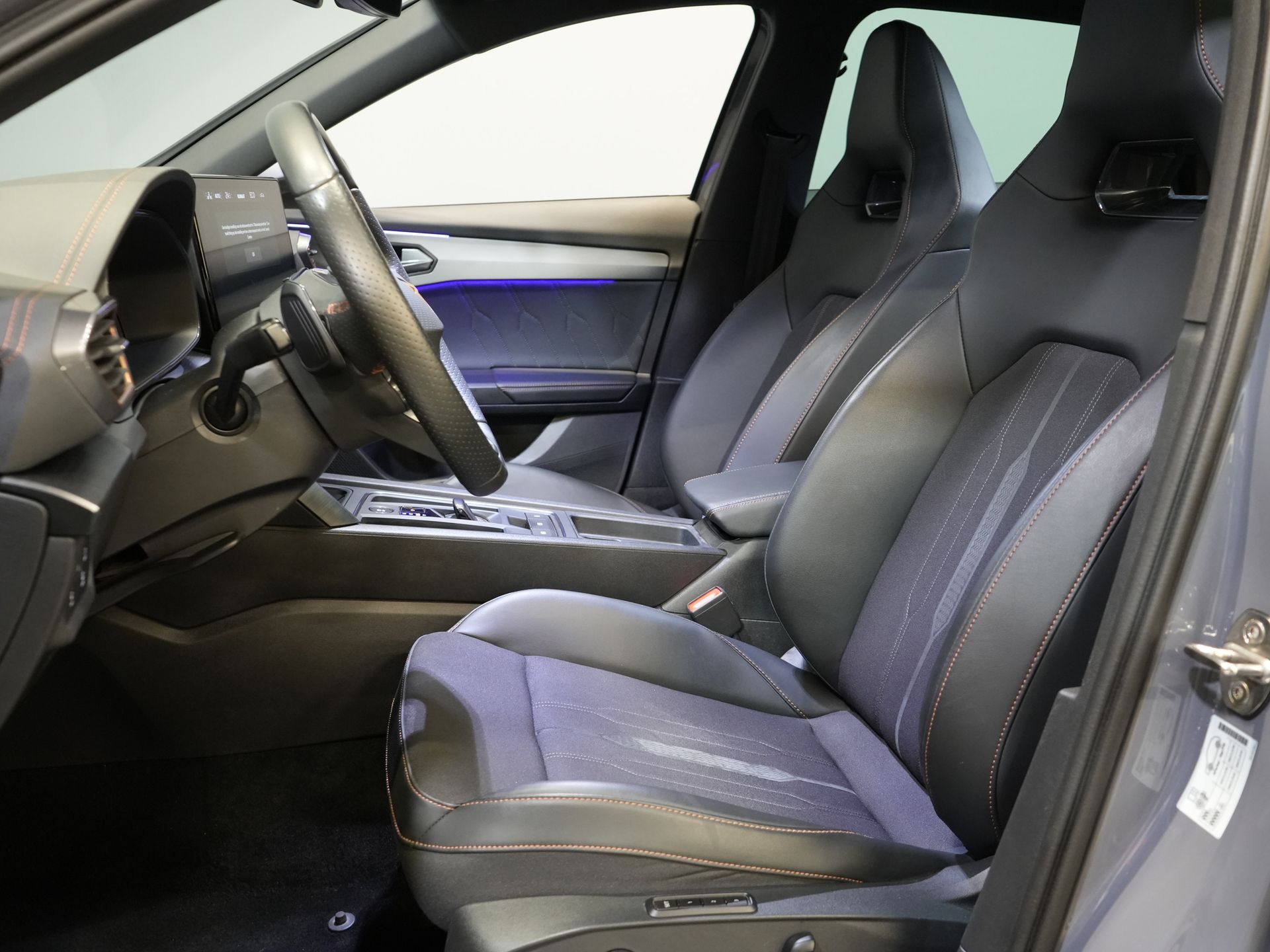 CUPRA Formentor SUV 1.4 e-Hybrid VZ 245 pk Copper LED Matrix/ Adapt.Cruise/ Elek. Klep/ Memory/ 19'' LMV/ Carplay 11