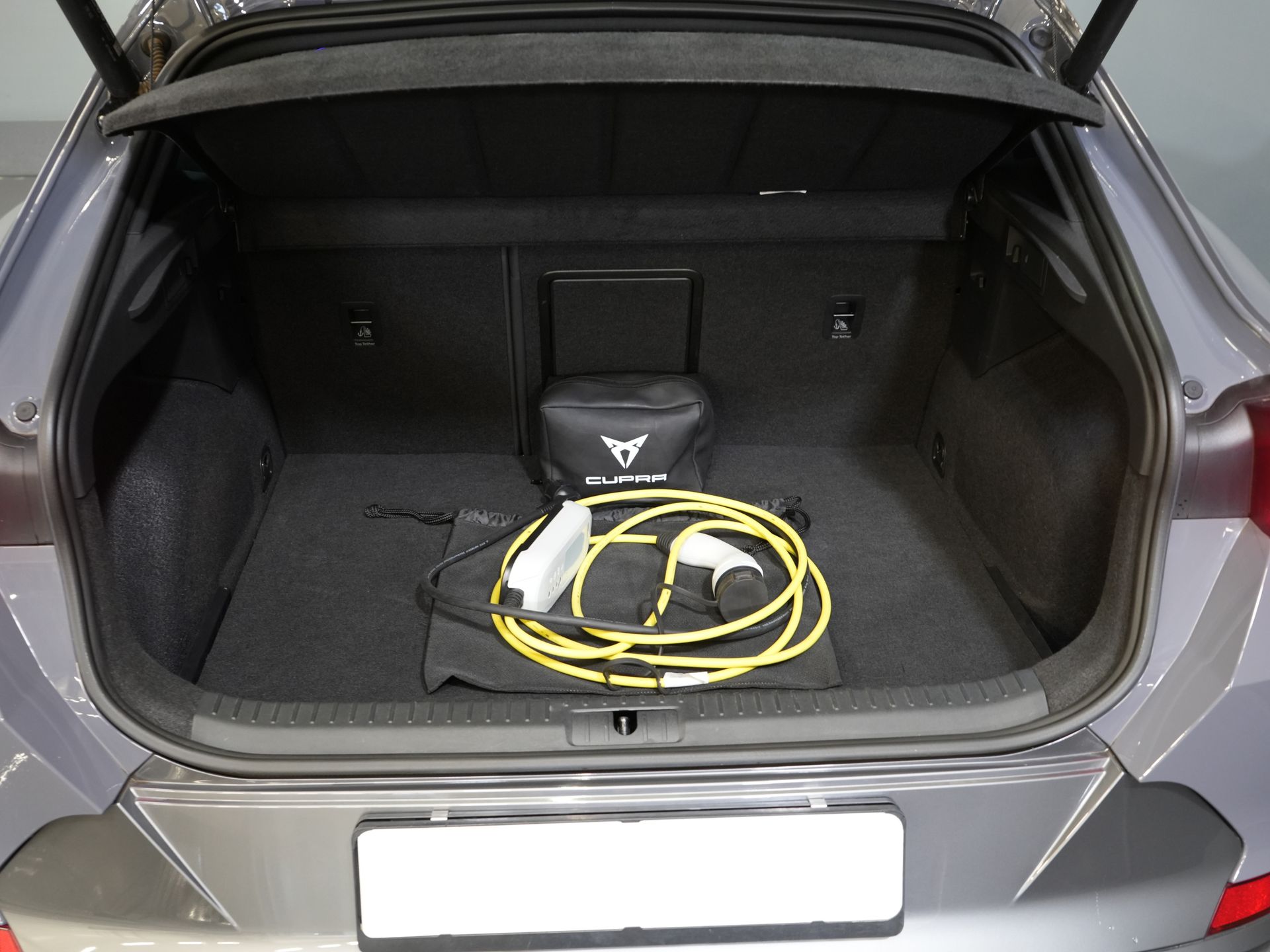 CUPRA Formentor SUV 1.4 e-Hybrid VZ 245 pk Copper LED Matrix/ Adapt.Cruise/ Elek. Klep/ Memory/ 19'' LMV/ Carplay 14