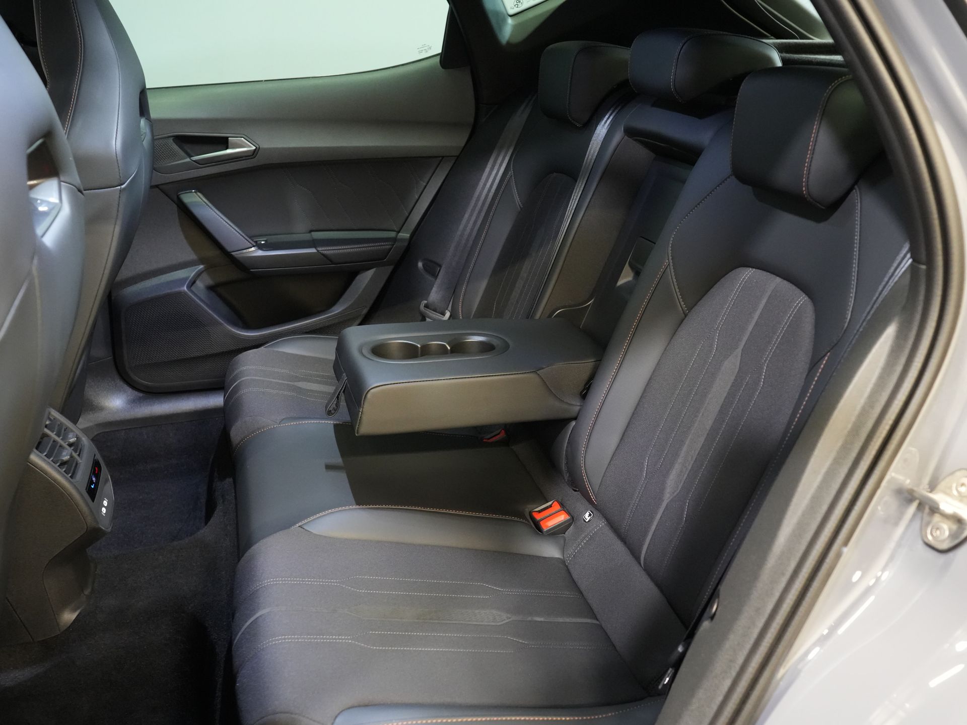 CUPRA Formentor SUV 1.4 e-Hybrid VZ 245 pk Copper LED Matrix/ Adapt.Cruise/ Elek. Klep/ Memory/ 19'' LMV/ Carplay 17