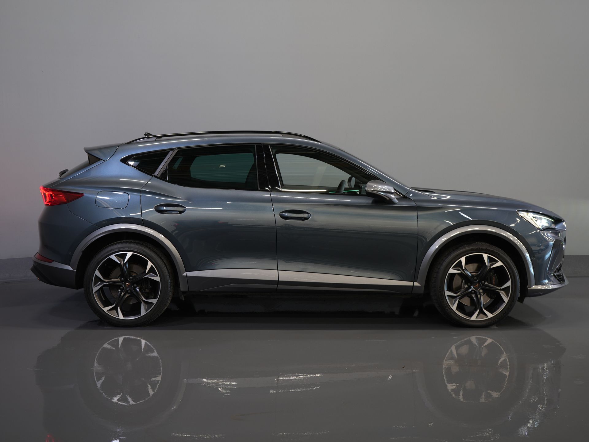 CUPRA Formentor SUV 1.4 e-Hybrid VZ Performance 245 pk Pano/ LED Matrix/ Adapt.Cruise/ Elek.Trekhaak/ Memory/ 19'' LMV/ Carplay 10