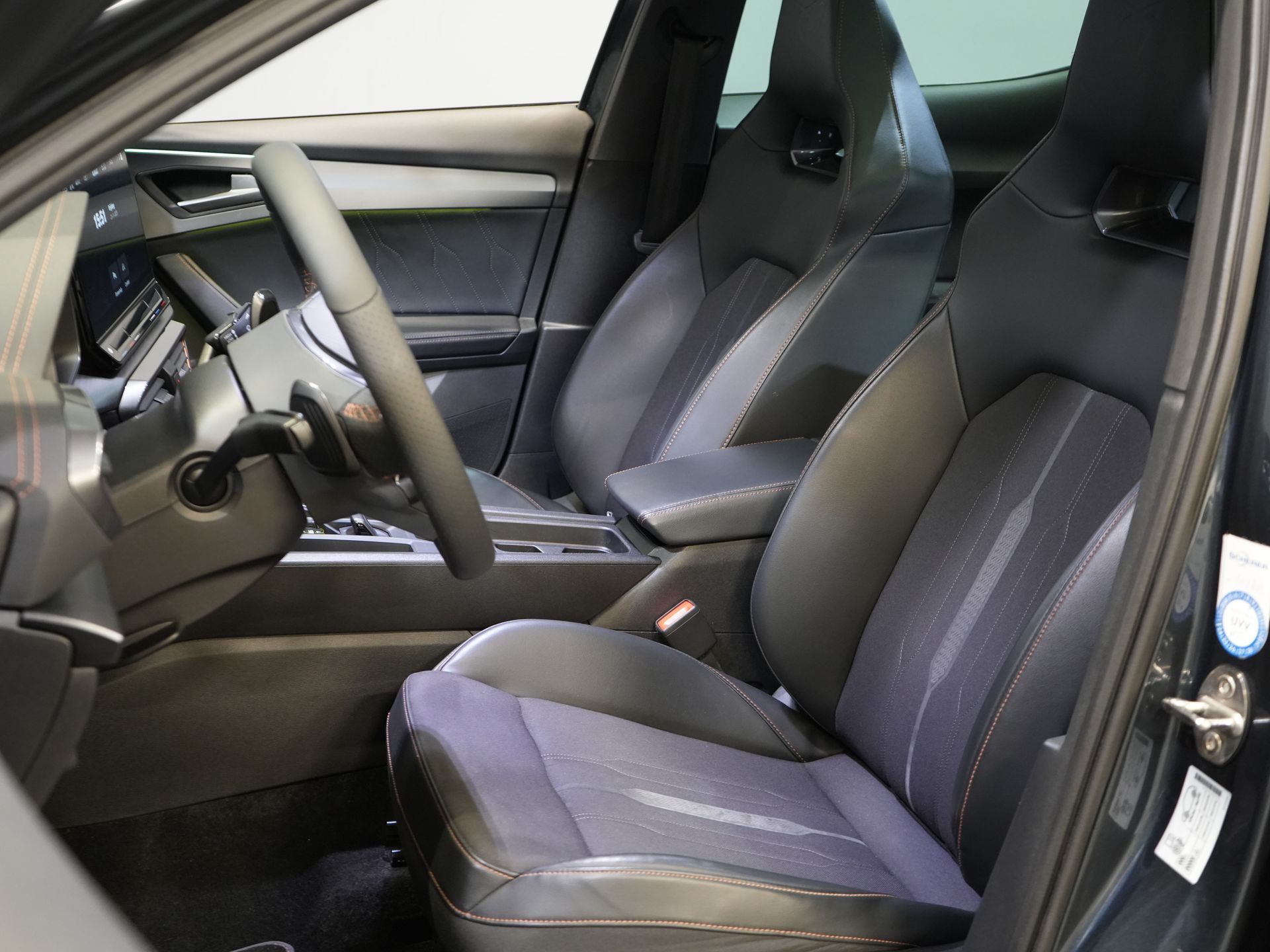 CUPRA Formentor SUV 1.4 e-Hybrid VZ Performance 245 pk Pano/ LED Matrix/ Adapt.Cruise/ Elek.Trekhaak/ Memory/ 19'' LMV/ Carplay 11