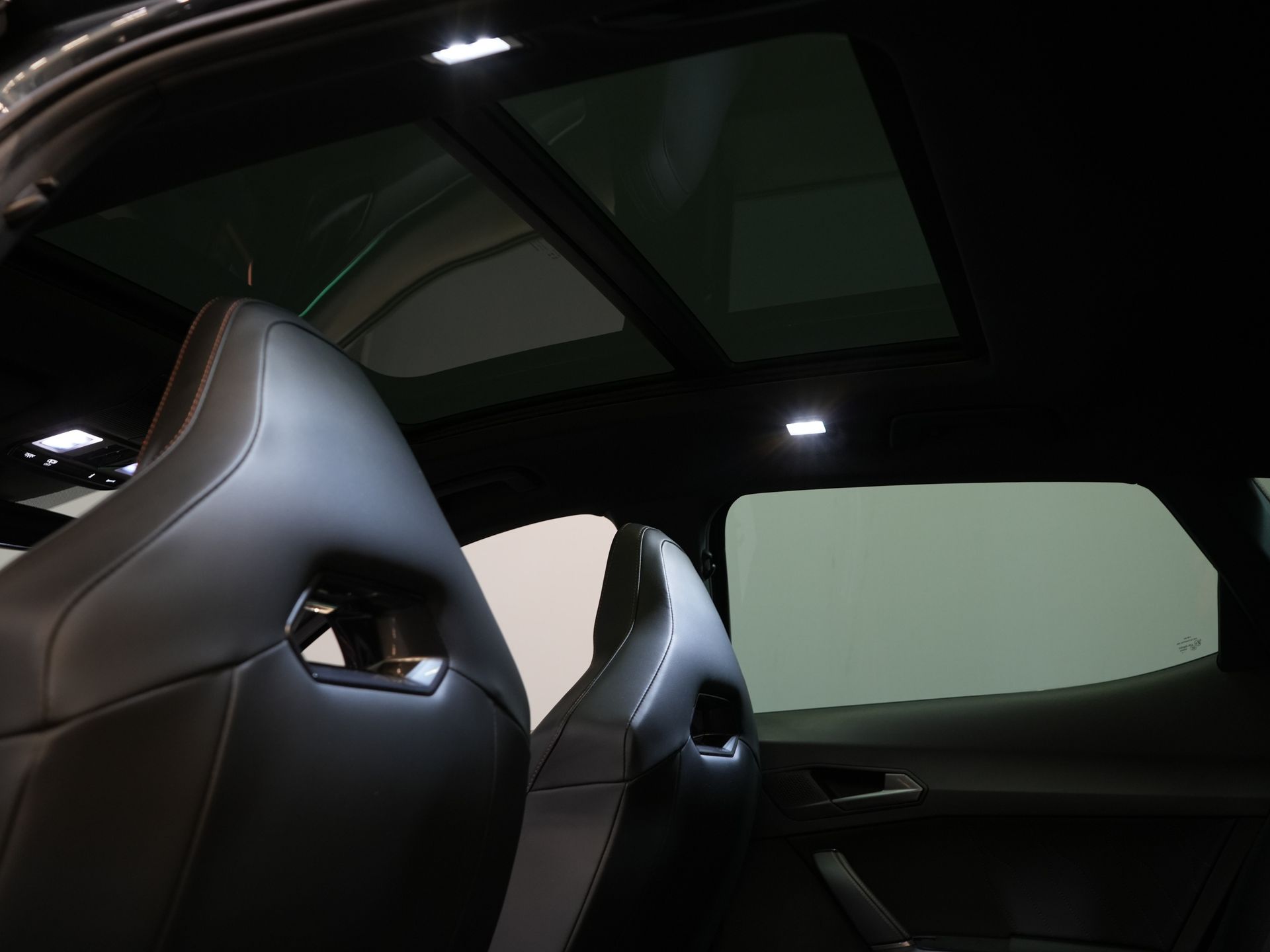 CUPRA Formentor SUV 1.4 e-Hybrid VZ Performance 245 pk Pano/ LED Matrix/ Adapt.Cruise/ Elek.Trekhaak/ Memory/ 19'' LMV/ Carplay 18