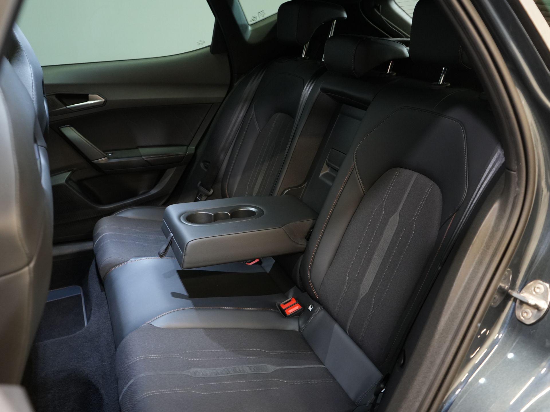 CUPRA Formentor SUV 1.4 e-Hybrid VZ Performance 245 pk Pano/ LED Matrix/ Adapt.Cruise/ Elek.Trekhaak/ Memory/ 19'' LMV/ Carplay 19