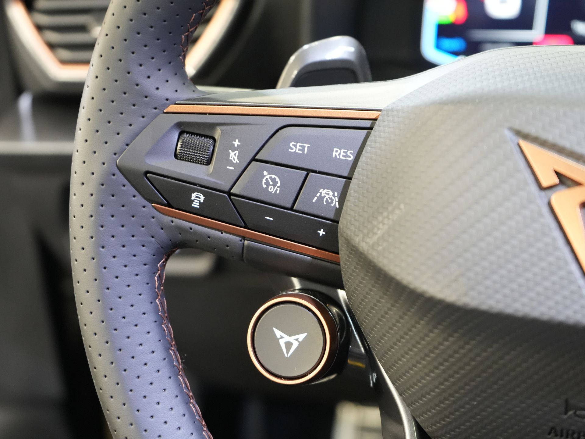 CUPRA Formentor SUV 1.4 e-Hybrid VZ Performance 245 pk Pano/ LED Matrix/ Adapt.Cruise/ Elek.Trekhaak/ Memory/ 19'' LMV/ Carplay 22