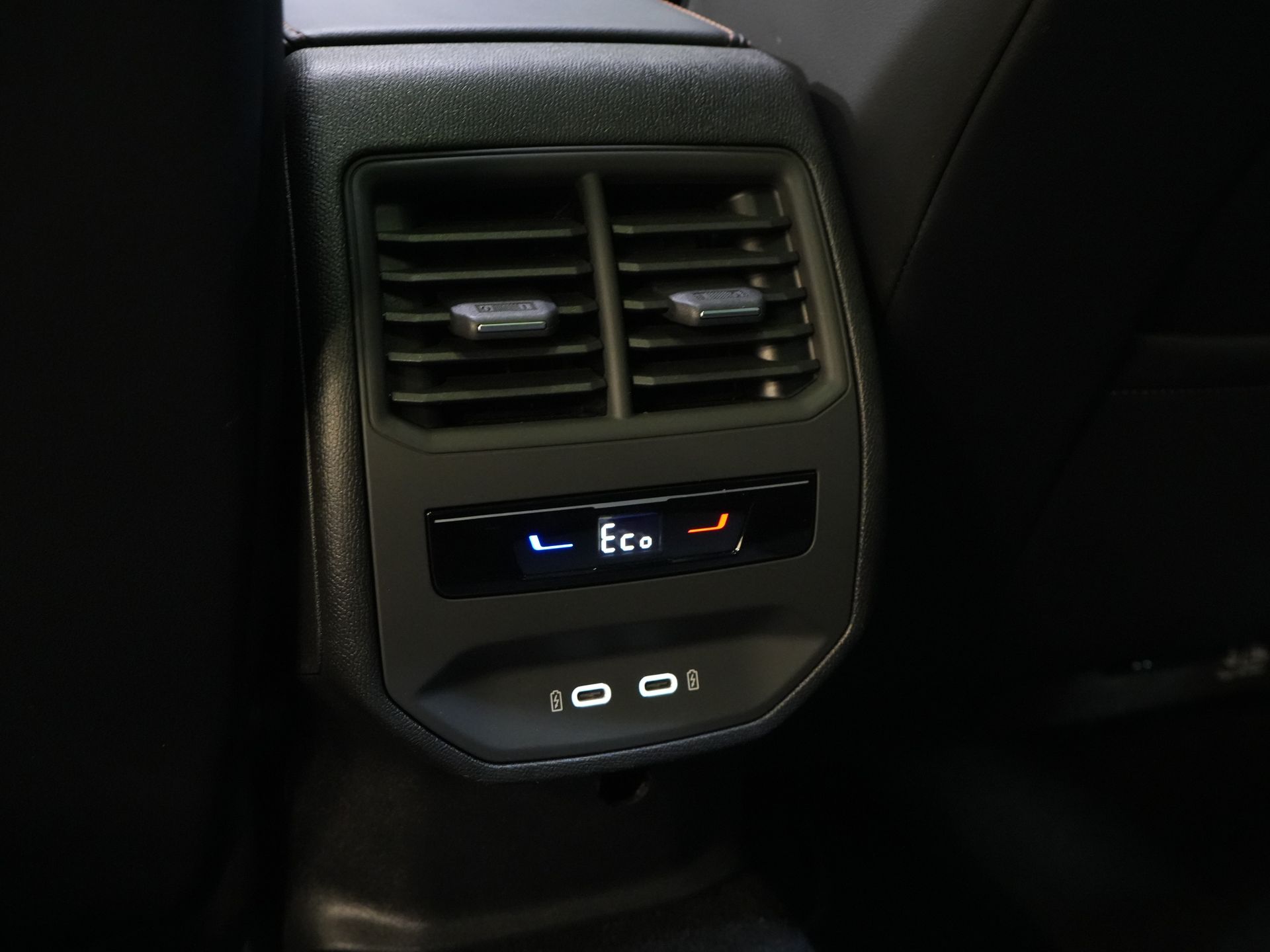 CUPRA Formentor SUV 1.4 e-Hybrid VZ Performance 245 pk Pano/ LED Matrix/ Adapt.Cruise/ Elek.Trekhaak/ Memory/ 19'' LMV/ Carplay 34