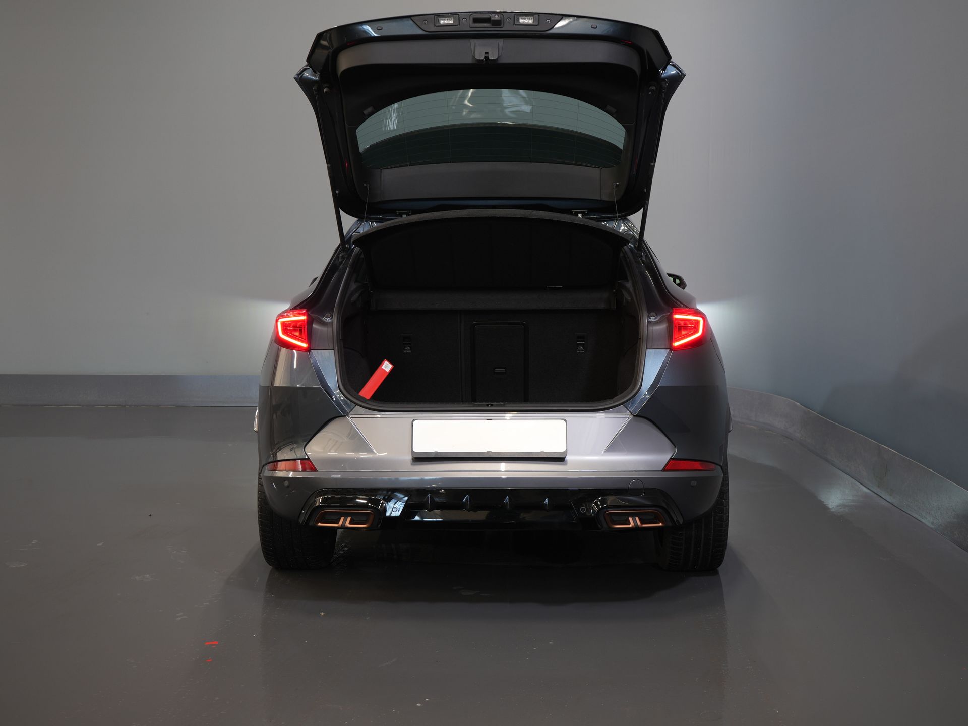 CUPRA Formentor SUV 1.4 e-Hybrid VZ Performance 245 pk Pano/ LED Matrix/ Adapt.Cruise/ Elek.Trekhaak/ Memory/ 19'' LMV/ Carplay 4