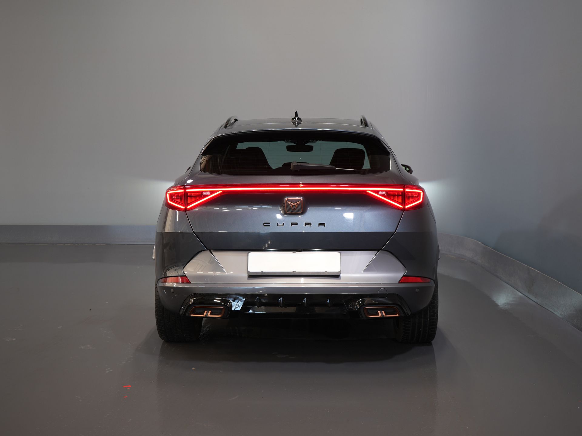 CUPRA Formentor SUV 1.4 e-Hybrid VZ Performance 245 pk Pano/ LED Matrix/ Adapt.Cruise/ Elek.Trekhaak/ Memory/ 19'' LMV/ Carplay 5