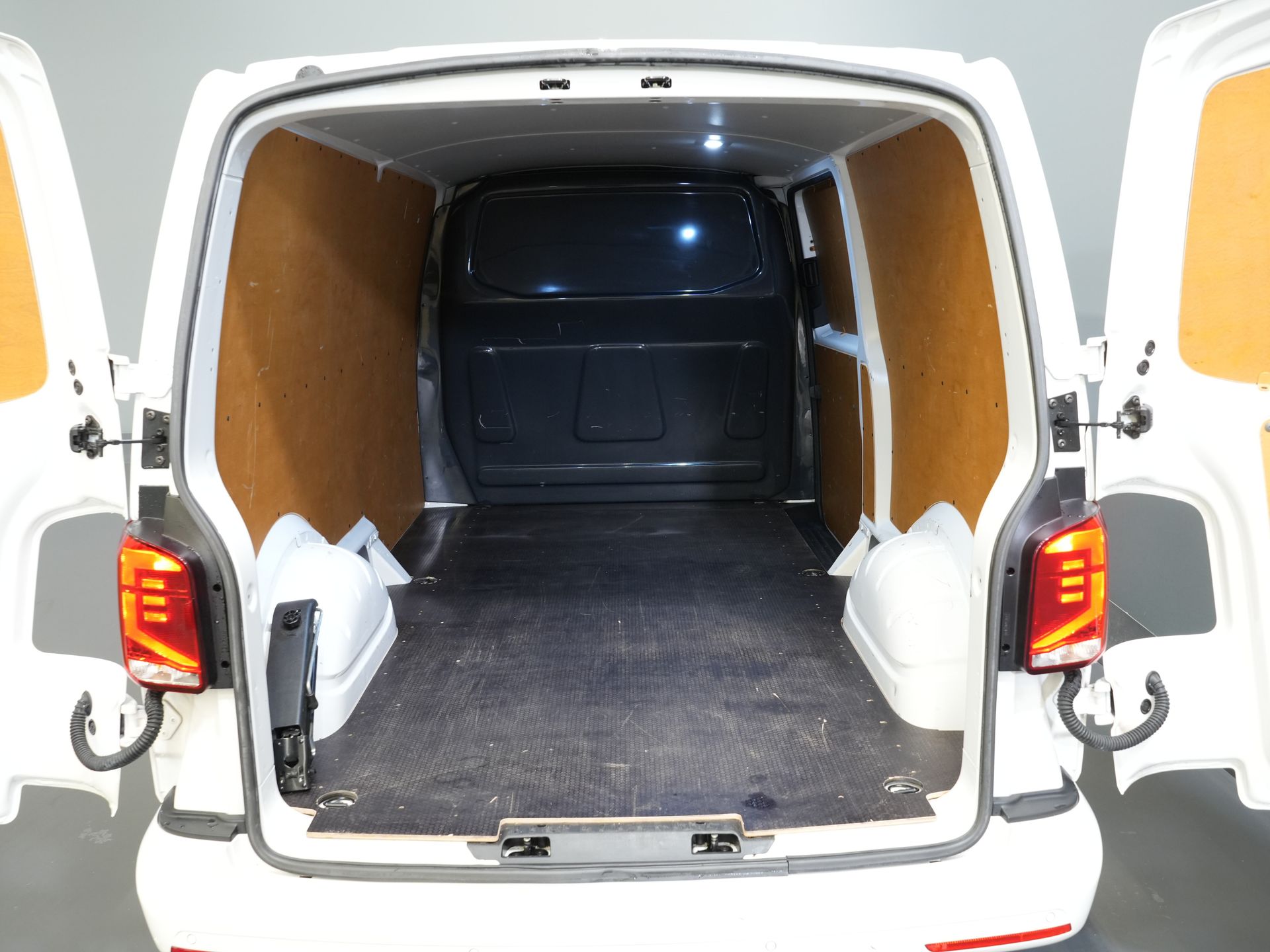 Volkswagen Transporter Bestelbus 2.0 TDI L2 BULLI BPM VRIJ! NL Auto/ LED/ Adapt. Cruise/ Virtual Cockpit/ 17