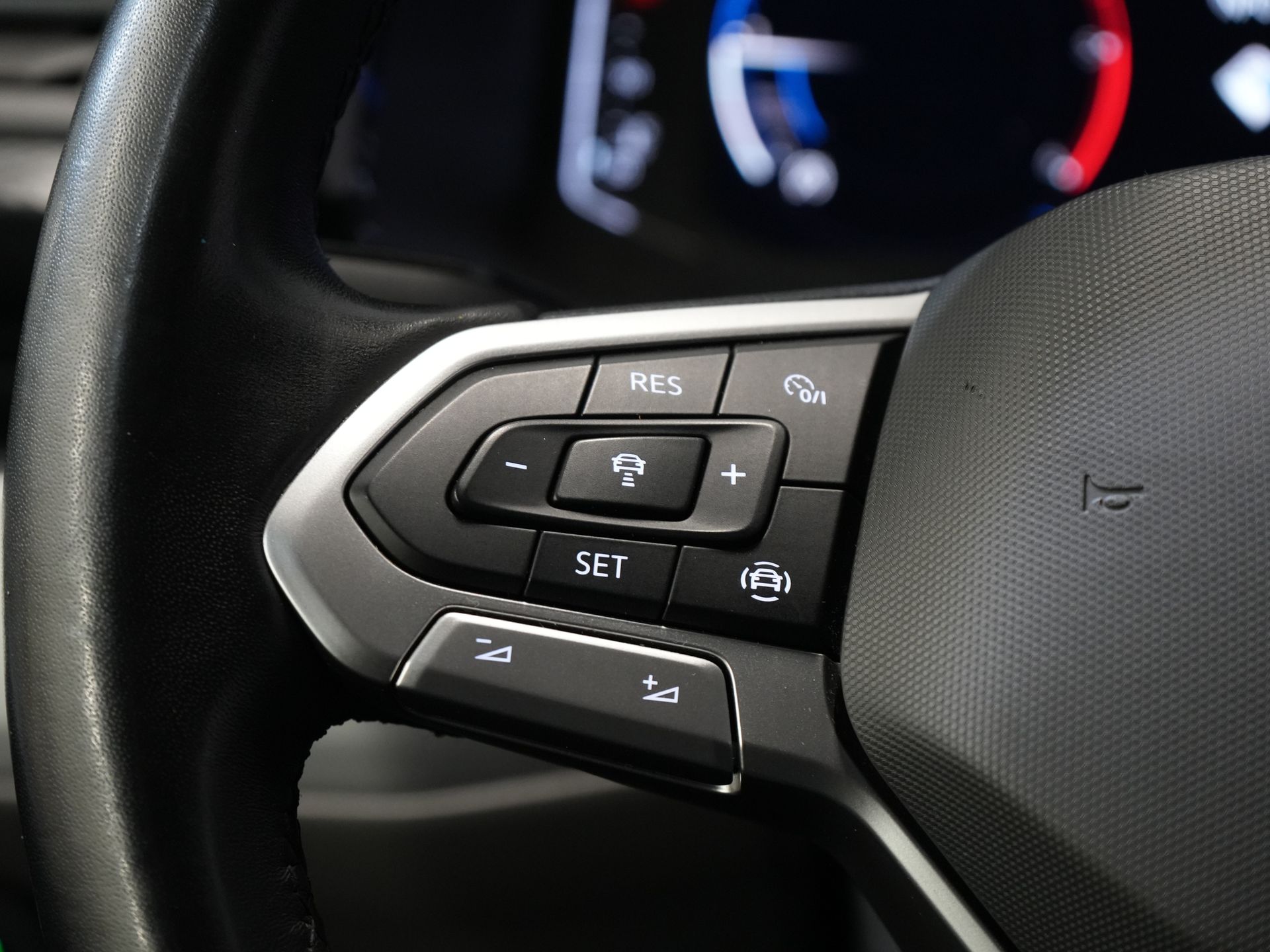 Volkswagen Transporter Bestelbus 2.0 TDI L2 BULLI BPM VRIJ! NL Auto/ LED/ Adapt. Cruise/ Virtual Cockpit/ 17