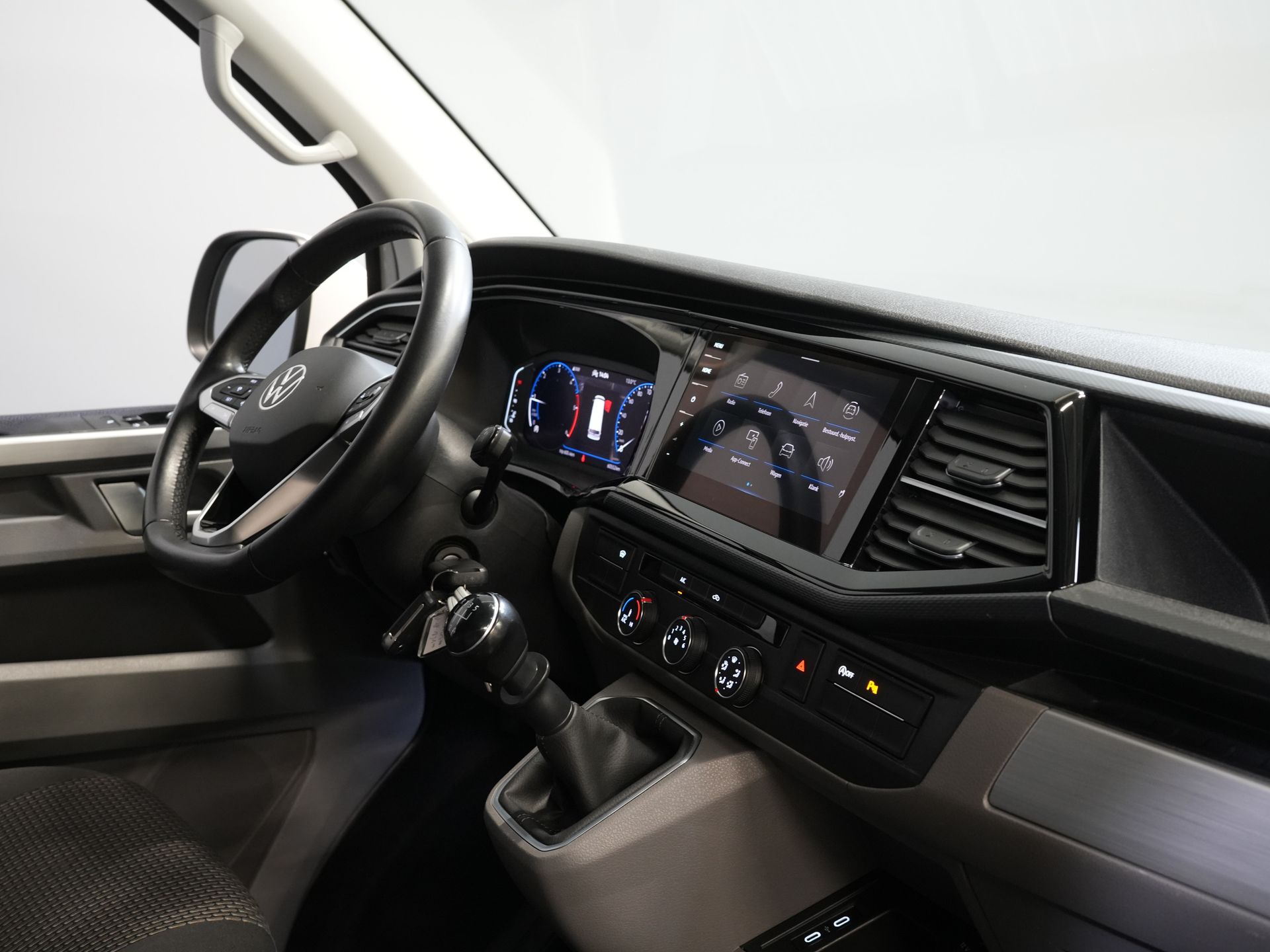 Volkswagen Transporter Bestelbus 2.0 TDI L2 BULLI BPM VRIJ! NL Auto/ LED/ Adapt. Cruise/ Virtual Cockpit/ 17