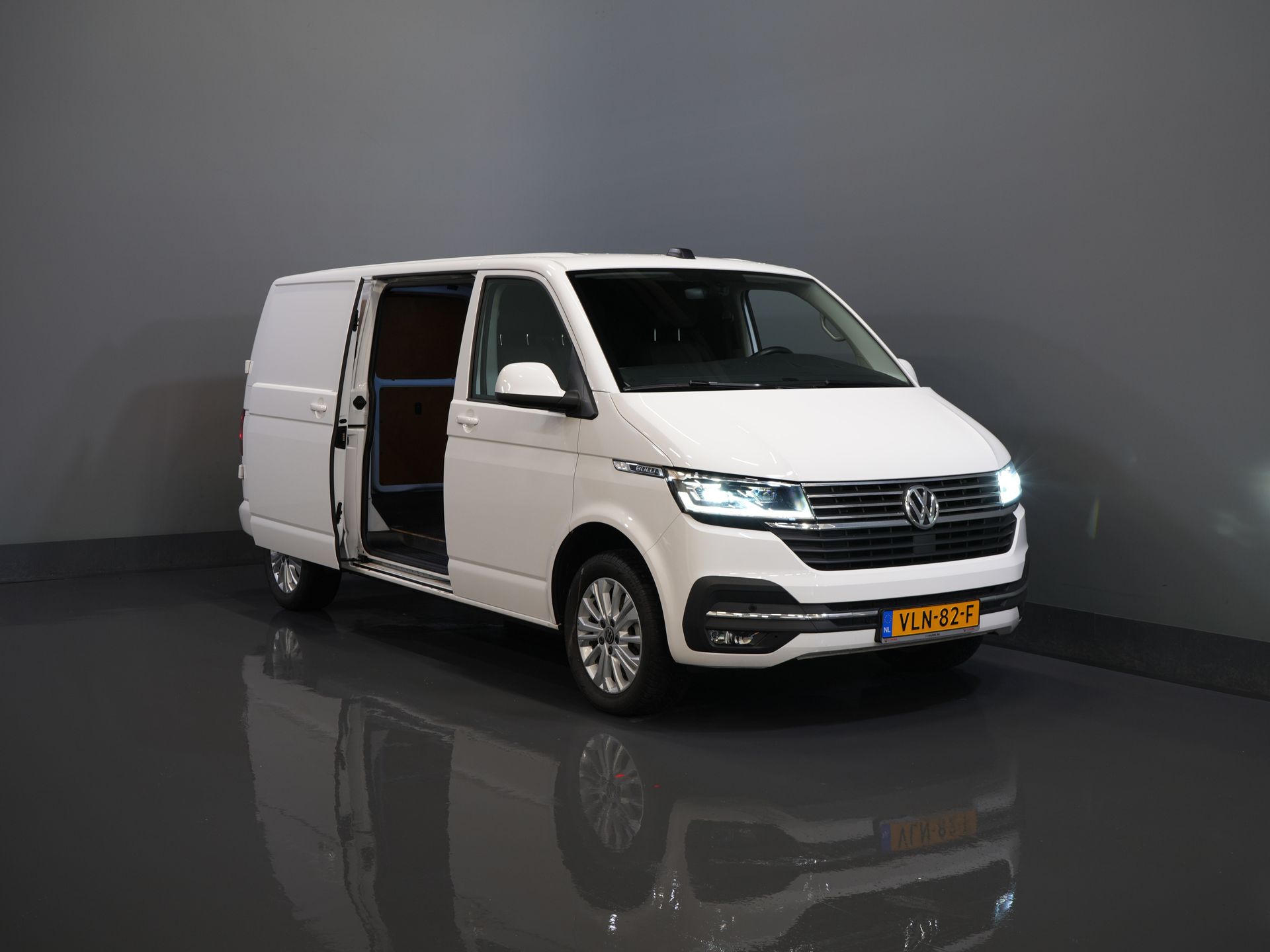 Volkswagen Transporter Bestelbus 2.0 TDI L2 BULLI BPM VRIJ! NL Auto/ LED/ Adapt. Cruise/ Virtual Cockpit/ 17