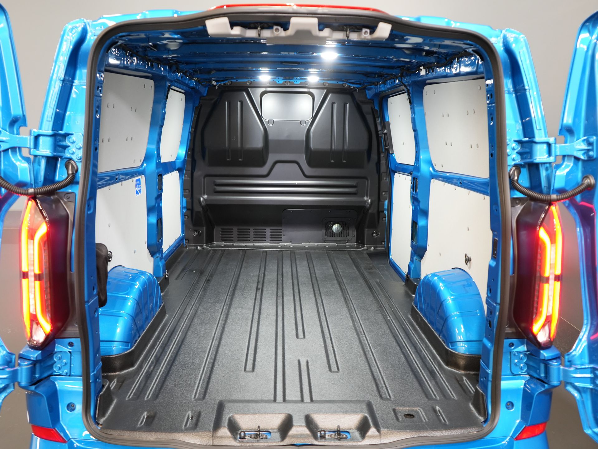 Ford E-Transit Custom Bestelbus 340 65 kWh 330km WLTP L2 Limited Garantie 5 jaar/ 2.3t Trekverm./ Snellader/ Matrix LED/ B&O/ Adapt.Cruise/ Standkachel/ Carplay 14