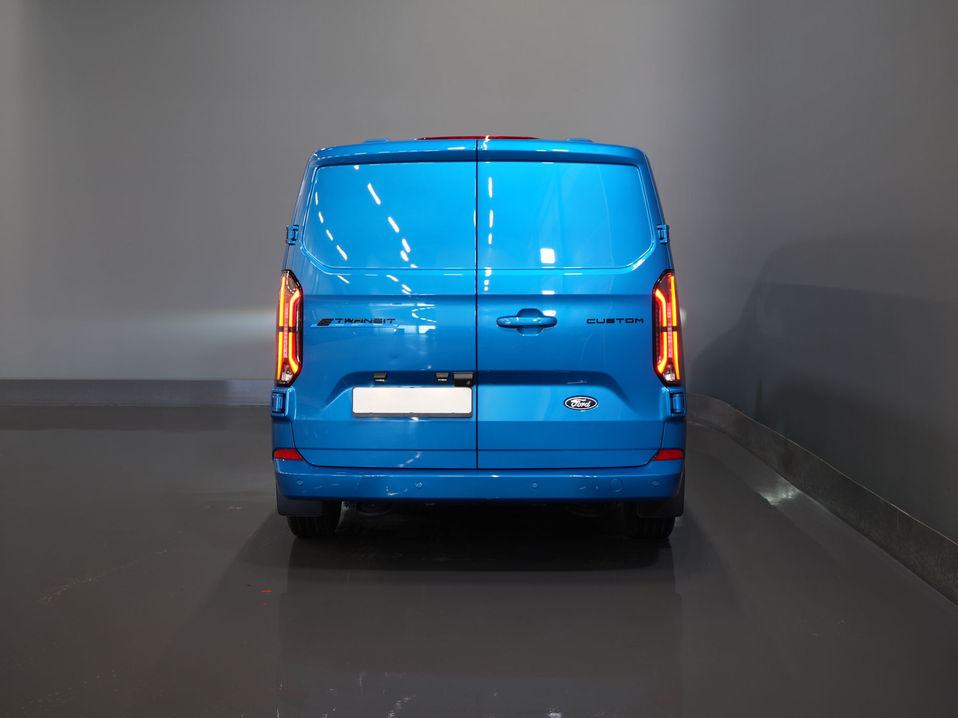 Ford E-Transit Custom Bestelbus 340 65 kWh 330km WLTP L2 Limited Garantie 5 jaar/ 2.3t Trekverm./ Snellader/ Matrix LED/ B&O/ Adapt.Cruise/ Standkachel/ Carplay 5