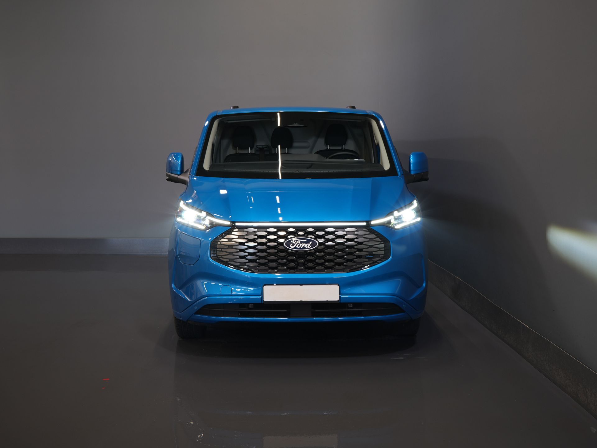 Ford E-Transit Custom Bestelbus 340 65 kWh 330km WLTP L2 Limited Garantie 5 jaar/ 2.3t Trekverm./ Snellader/ Matrix LED/ B&O/ Adapt.Cruise/ Standkachel/ Carplay 6