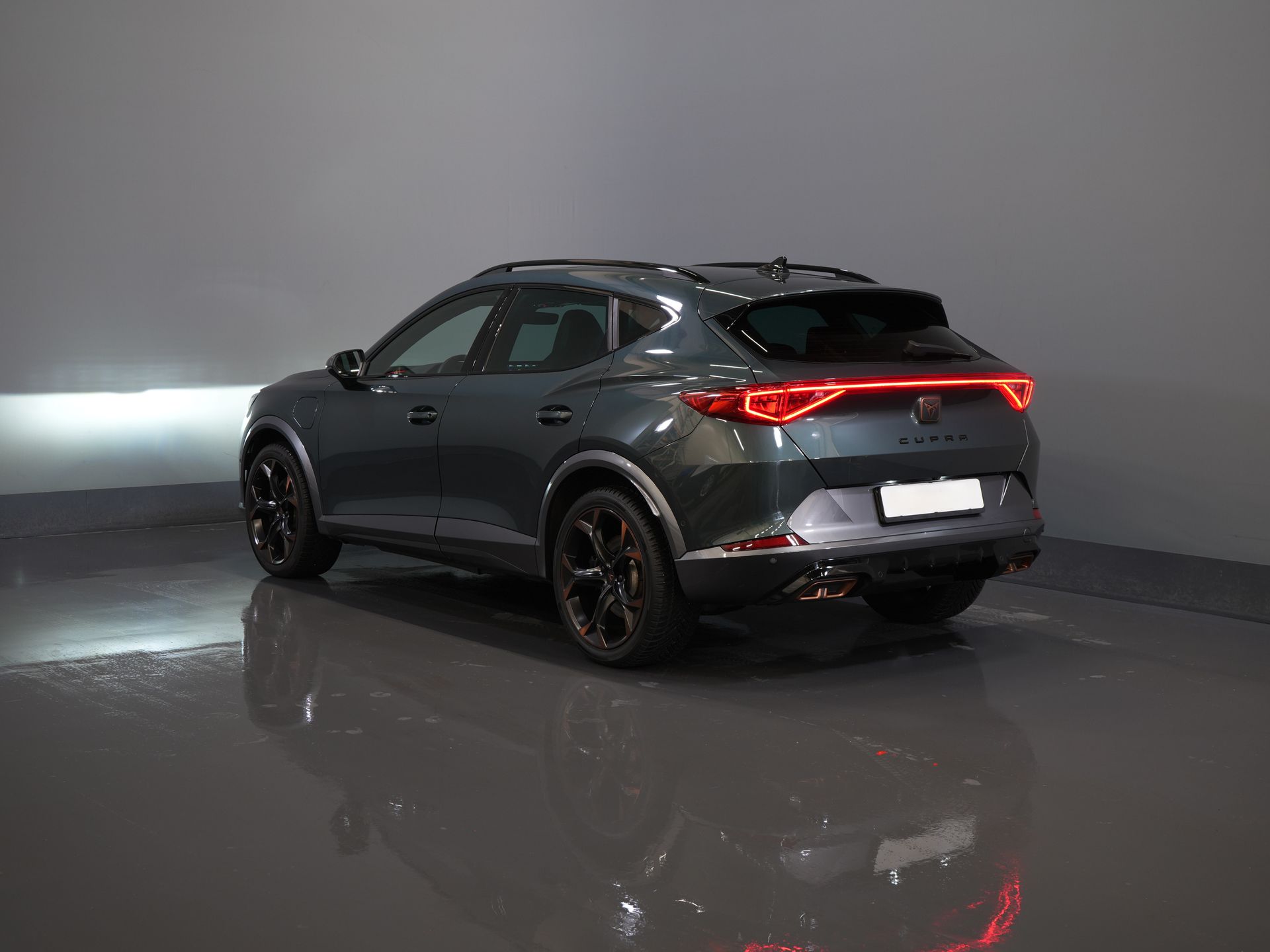 CUPRA Formentor SUV 1.4 e-Hybrid VZ Performance 245 pk (DEMO) Pano/ Leder/ Matrix/ Adapt.Cruise/ Elek.Klep/ Memory/ 19