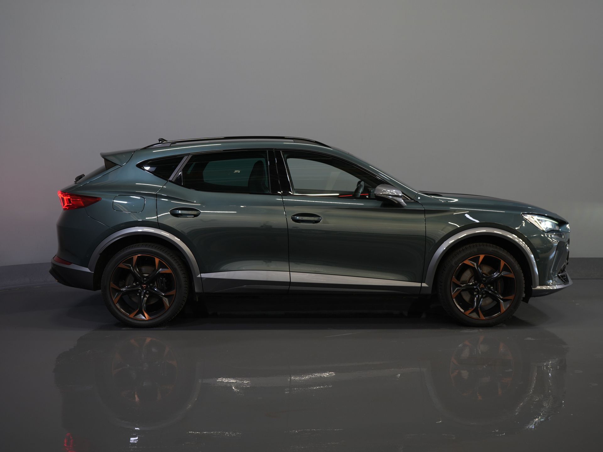 CUPRA Formentor SUV 1.4 e-Hybrid VZ Performance 245 pk (DEMO) Pano/ Leder/ Matrix/ Adapt.Cruise/ Elek.Klep/ Memory/ 19