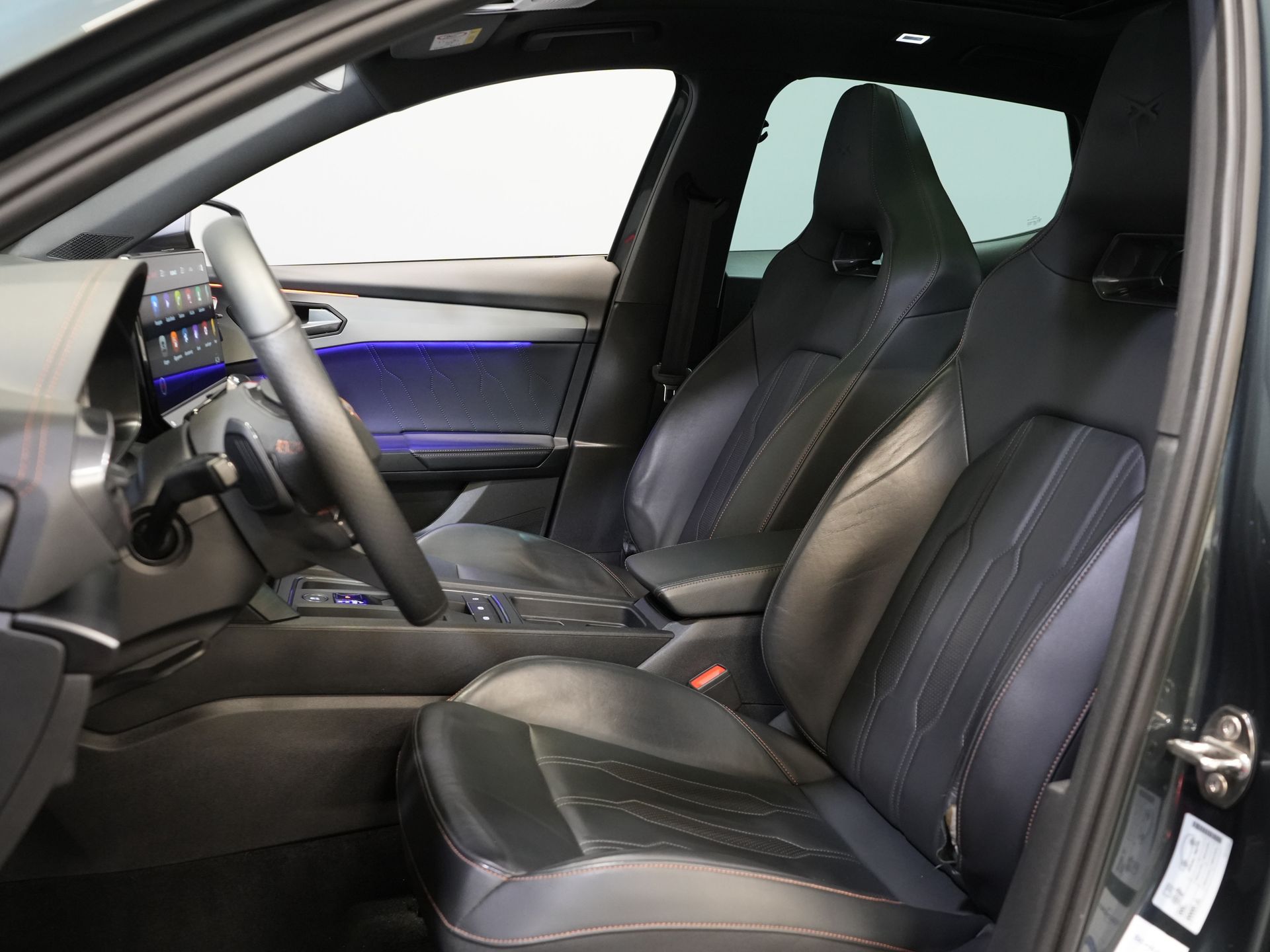 CUPRA Formentor SUV 1.4 e-Hybrid VZ Performance 245 pk (DEMO) Pano/ Leder/ Matrix/ Adapt.Cruise/ Elek.Klep/ Memory/ 19