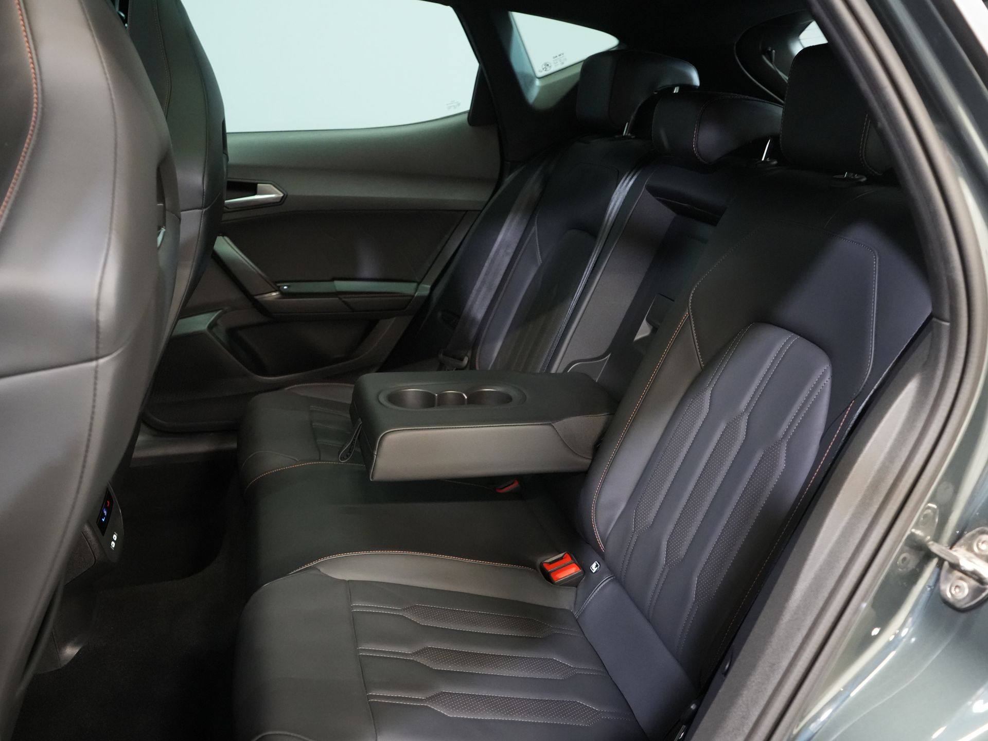 CUPRA Formentor SUV 1.4 e-Hybrid VZ Performance 245 pk (DEMO) Pano/ Leder/ Matrix/ Adapt.Cruise/ Elek.Klep/ Memory/ 19