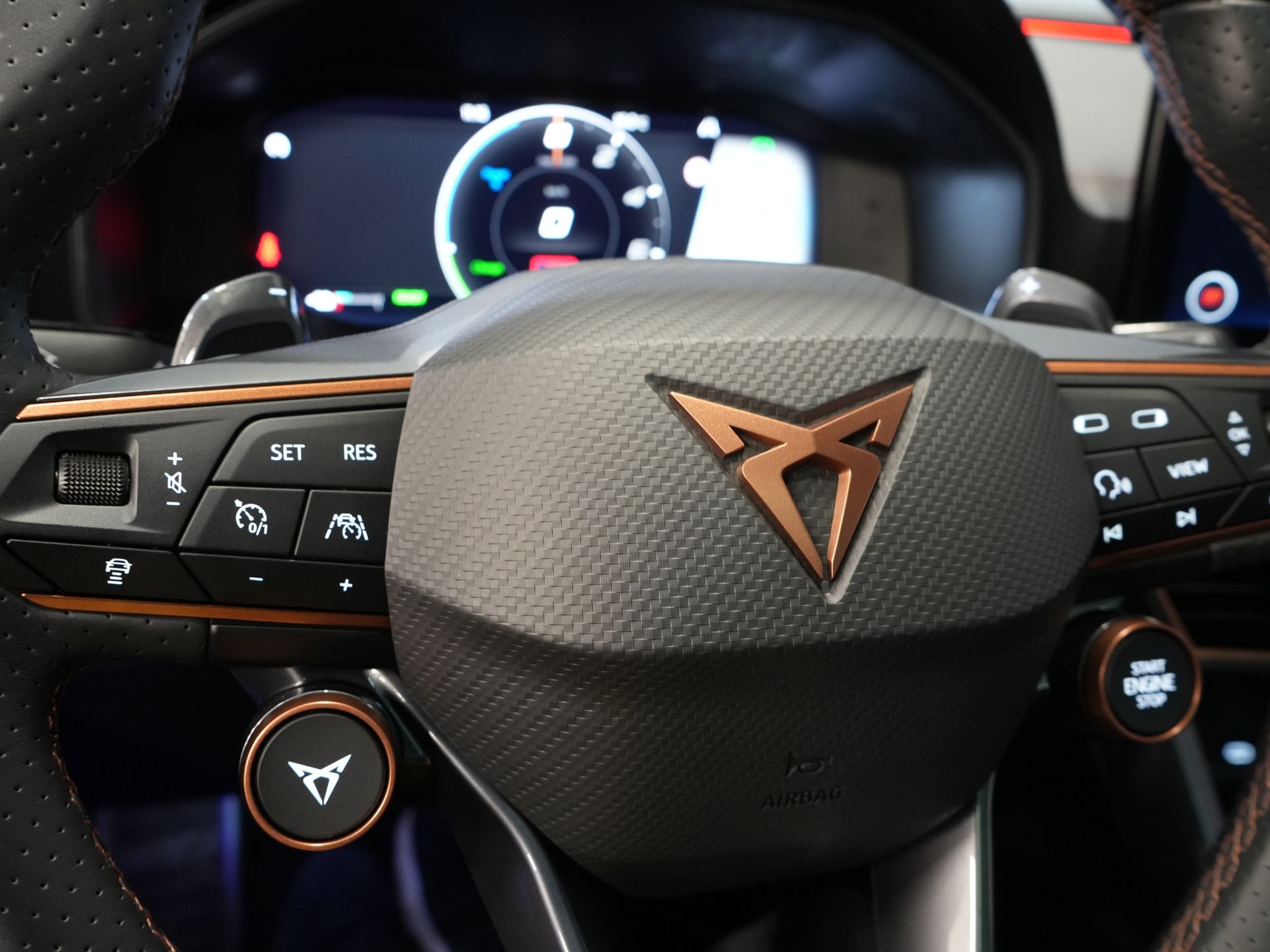 CUPRA Formentor SUV 1.4 e-Hybrid VZ Performance 245 pk (DEMO) Pano/ Leder/ Matrix/ Adapt.Cruise/ Elek.Klep/ Memory/ 19