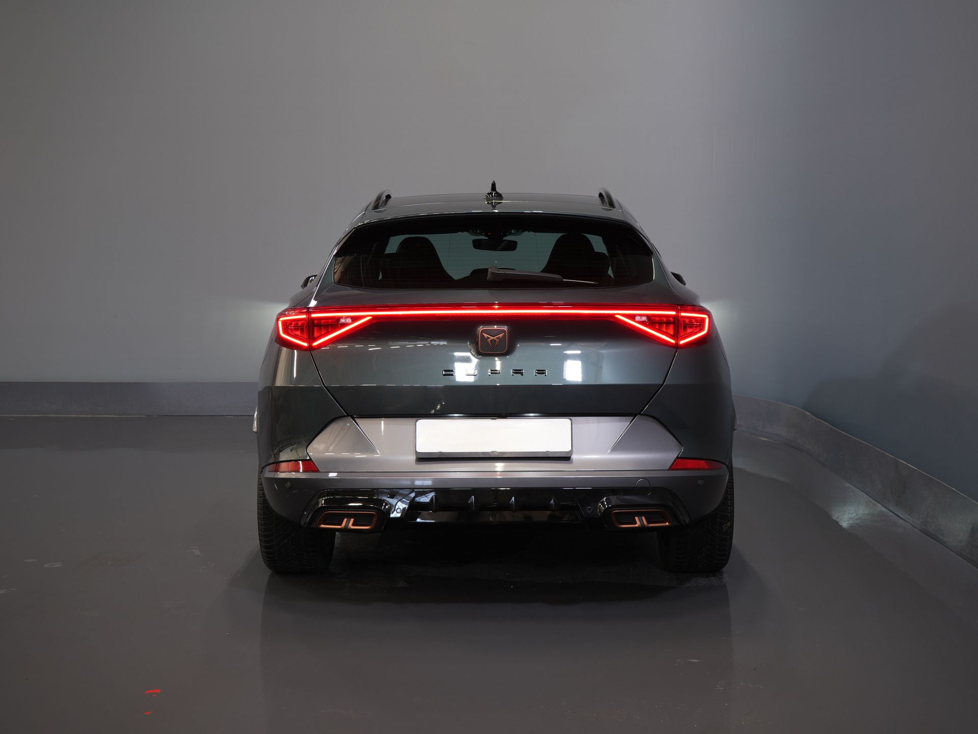 CUPRA Formentor SUV 1.4 e-Hybrid VZ Performance 245 pk (DEMO) Pano/ Leder/ Matrix/ Adapt.Cruise/ Elek.Klep/ Memory/ 19