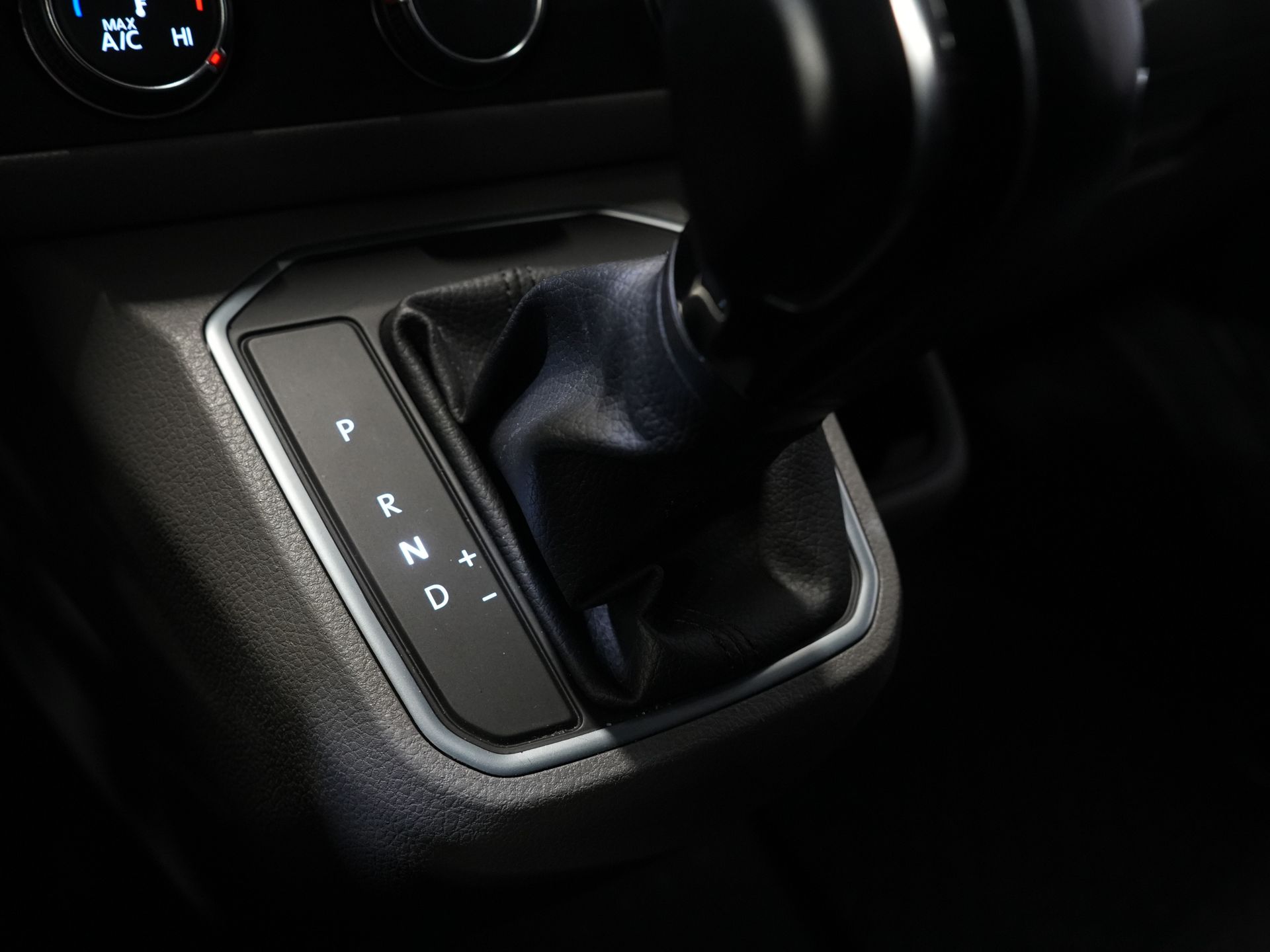 Volkswagen Transporter Bestelbus T6.1 2.0 TDI 150 pk DSG Aut. Virtual Cockpit/ 2.5t Trekverm./ CarPlay/ Camera/ Cruise/ Airco/ PDC 19