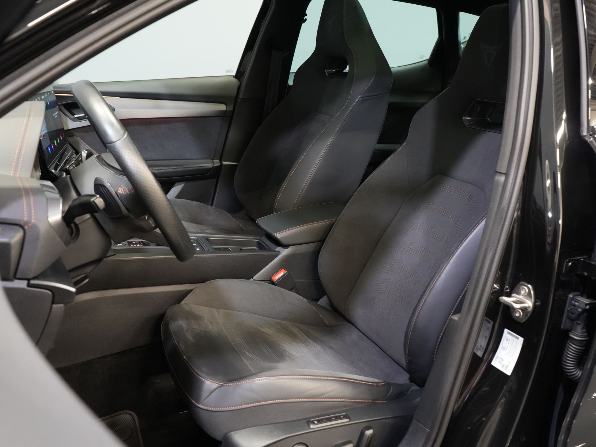 CUPRA Formentor SUV 1.4 e-Hybrid VZ 245 pk Tribe Edition Pano/ Matrix/ Adapt.Cruise/ Elek. Klep/ Memory/ 19'' LMV/ Carplay/ Standkachel/ Stuurverw./ 11