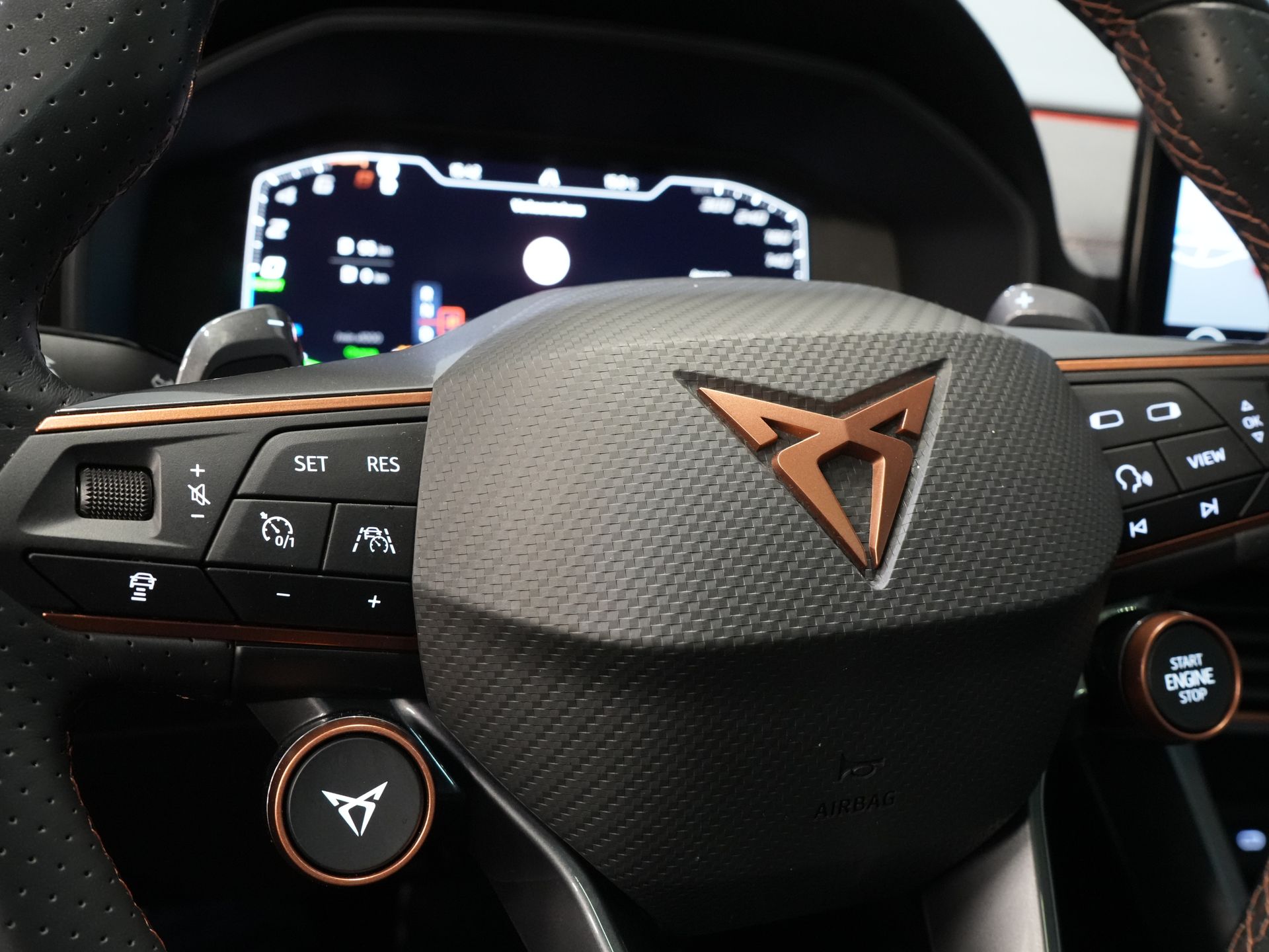 CUPRA Formentor SUV 1.4 e-Hybrid VZ 245 pk Tribe Edition Pano/ Matrix/ Adapt.Cruise/ Elek. Klep/ Memory/ 19'' LMV/ Carplay/ Standkachel/ Stuurverw./ 22