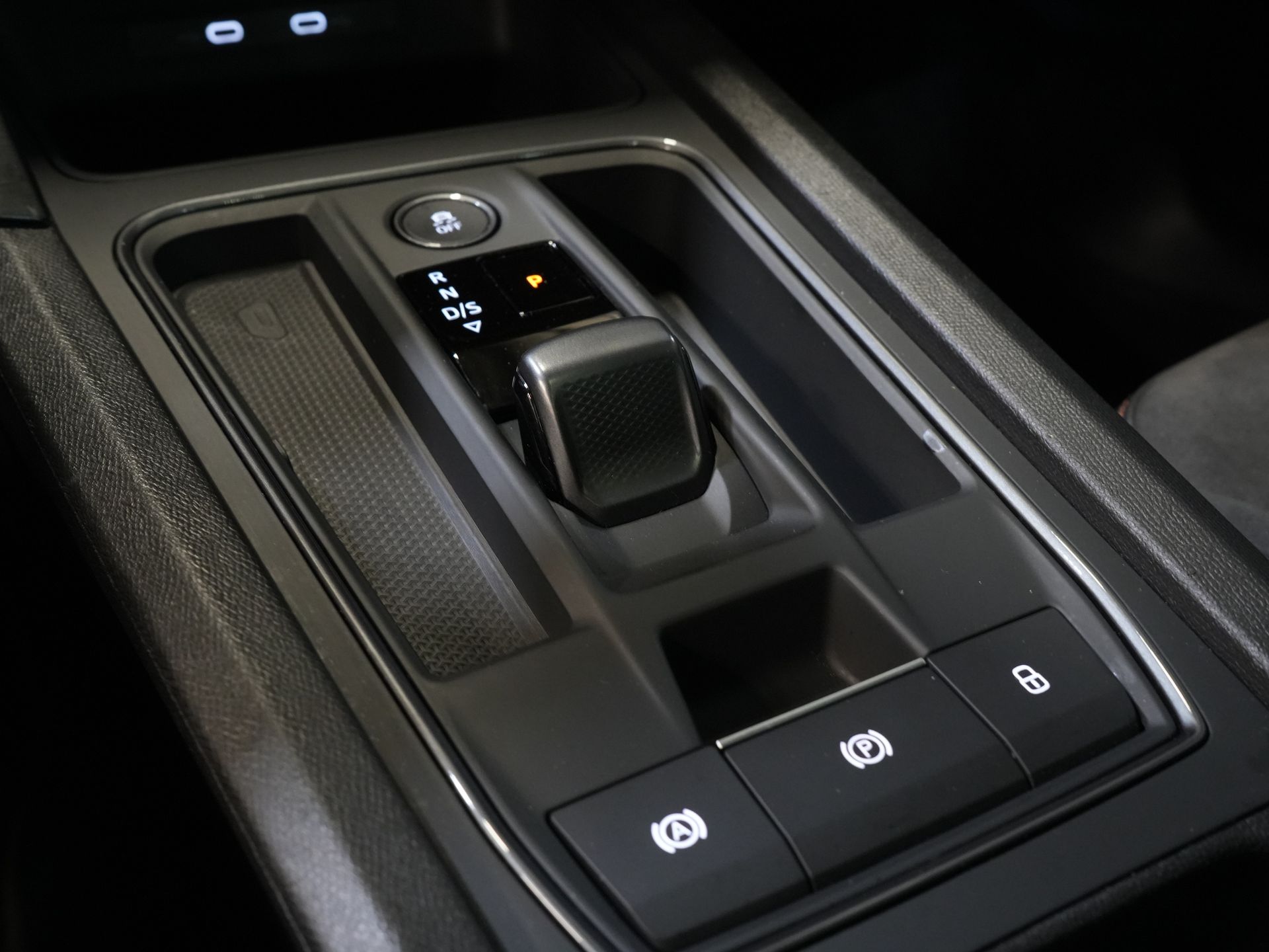 CUPRA Formentor SUV 1.4 e-Hybrid VZ 245 pk Tribe Edition Pano/ Matrix/ Adapt.Cruise/ Elek. Klep/ Memory/ 19'' LMV/ Carplay/ Standkachel/ Stuurverw./ 24