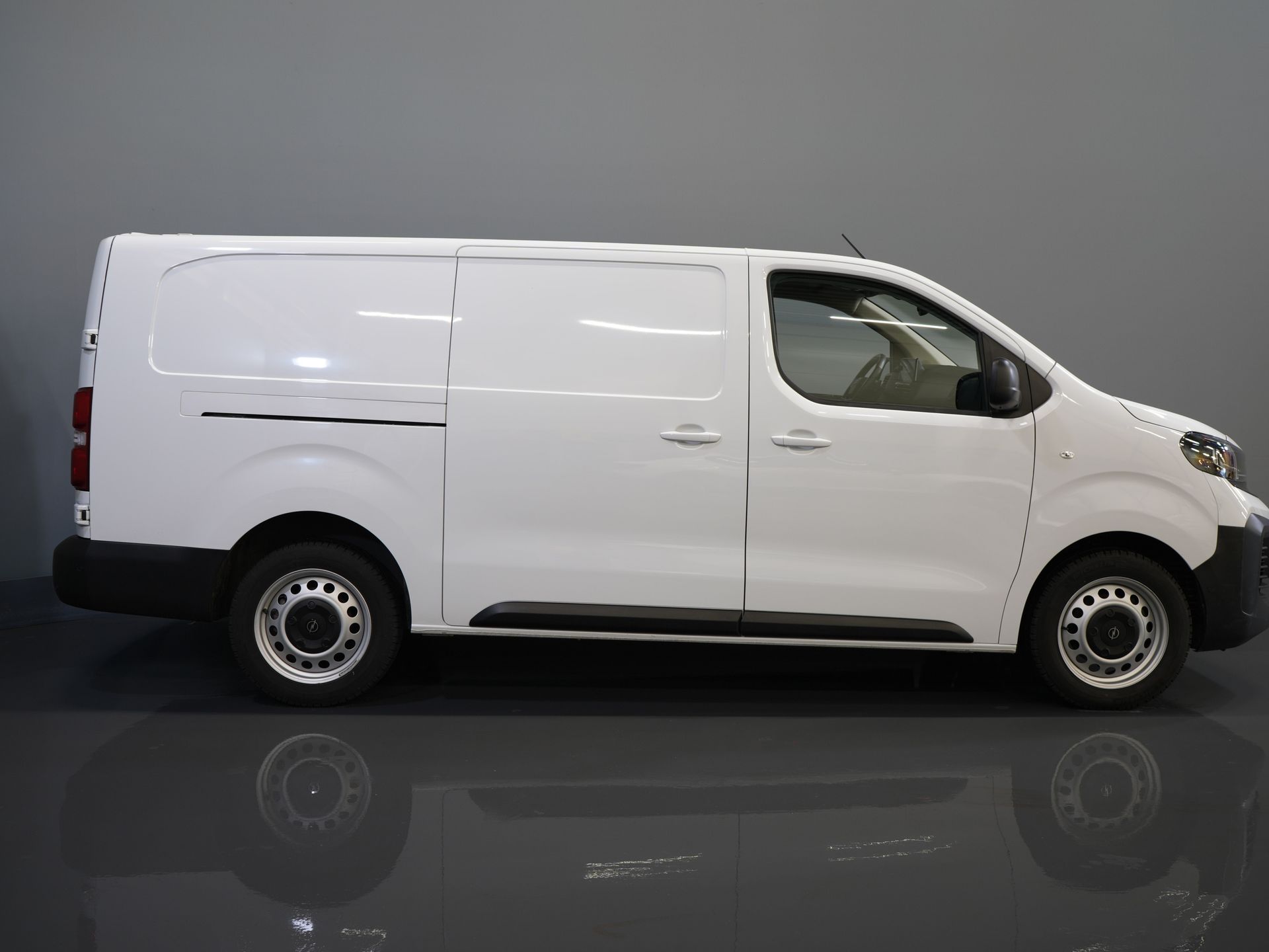 Opel Vivaro Bestelbus 2.0 180 pk Aut. L3 BPM VRIJ! Carplay/ Climate/ Cruise/ PDC V+A/ Navigatie 10