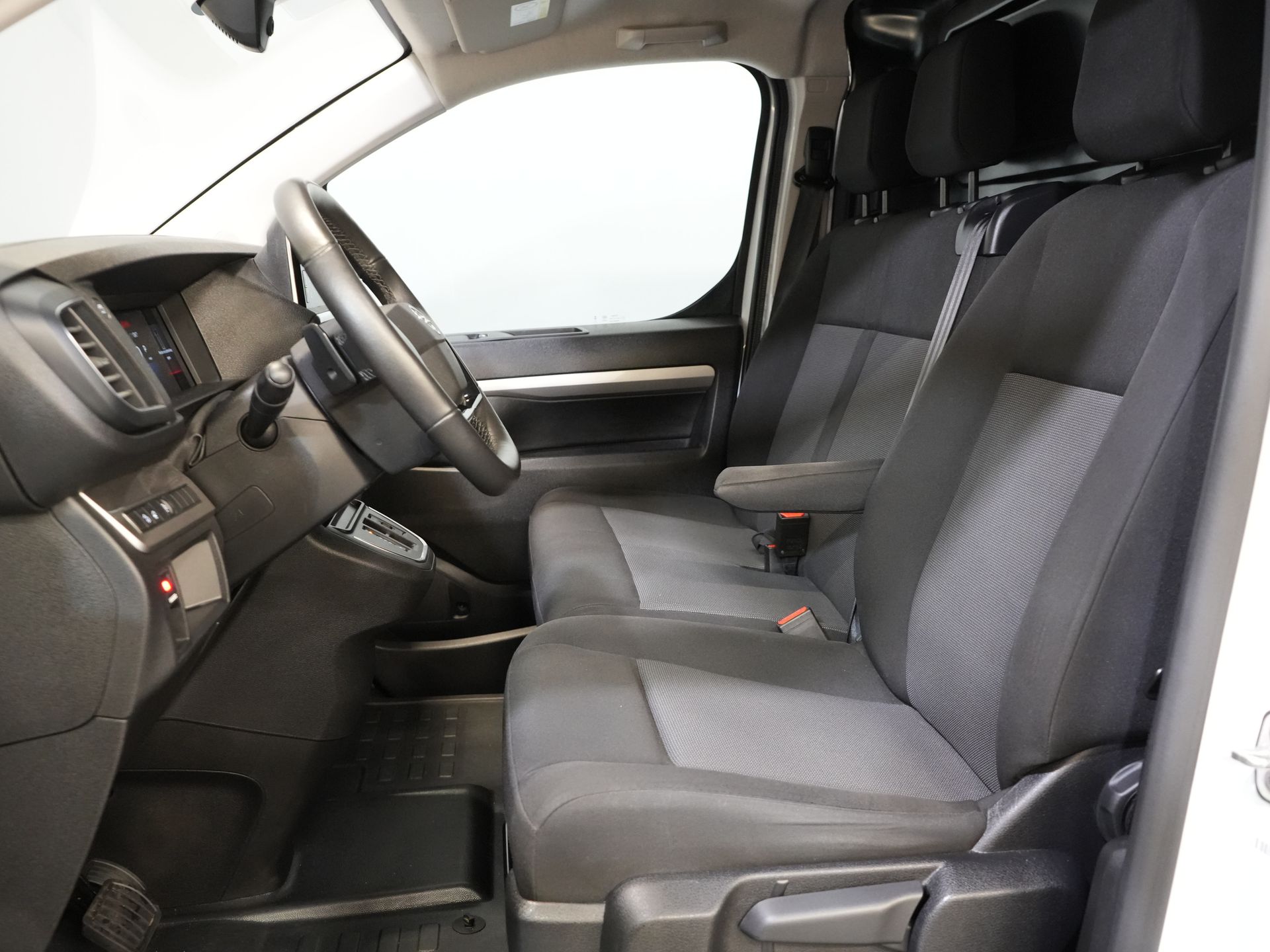 Opel Vivaro Bestelbus 2.0 180 pk Aut. L3 BPM VRIJ! Carplay/ Climate/ Cruise/ PDC V+A/ Navigatie 11