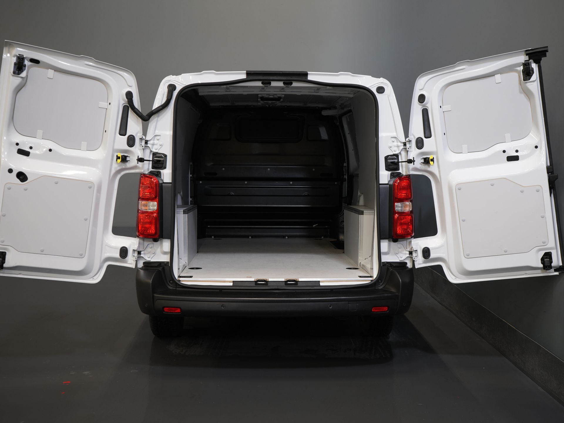 Opel Vivaro Bestelbus 2.0 180 pk Aut. L3 BPM VRIJ! Carplay/ Climate/ Cruise/ PDC V+A/ Navigatie 4