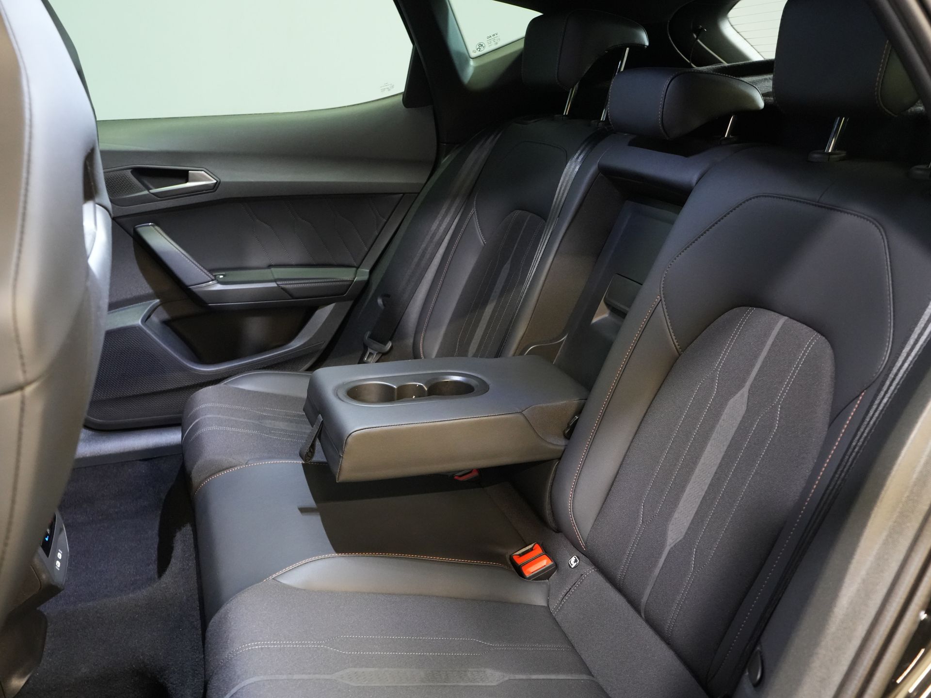 CUPRA Formentor SUV 1.4 TSI e-Hybrid VZ Performance Limited 245 pk Adapt.Cruise/ Matrix/ Standkachel/ Stoelverw./ Stuurverw./ Carplay/ Camera/ Navi/ 16