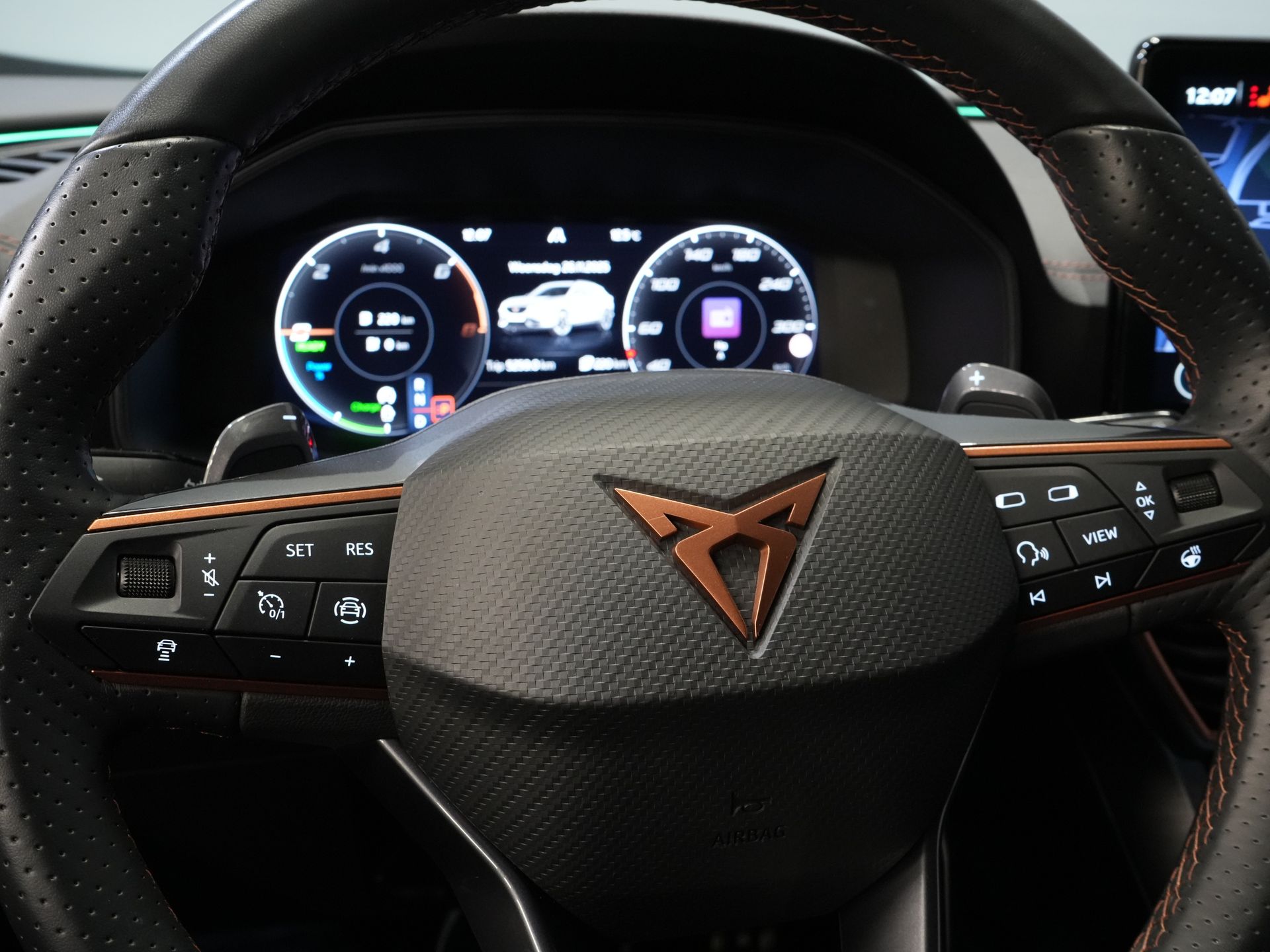 CUPRA Formentor SUV 1.4 TSI e-Hybrid VZ Performance Limited 245 pk Adapt.Cruise/ Matrix/ Standkachel/ Stoelverw./ Stuurverw./ Carplay/ Camera/ Navi/ 20