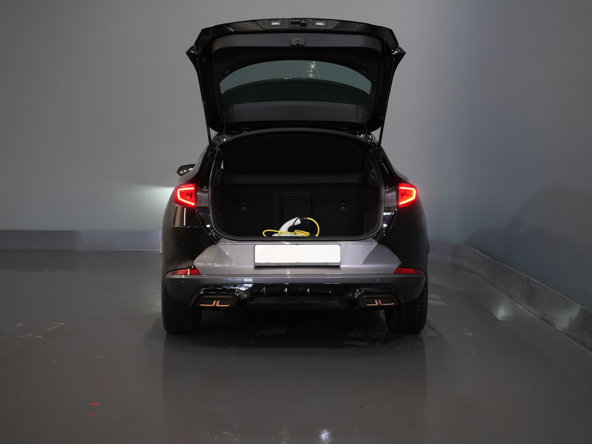 CUPRA Formentor SUV 1.4 TSI e-Hybrid VZ Performance Limited 245 pk Adapt.Cruise/ Matrix/ Standkachel/ Stoelverw./ Stuurverw./ Carplay/ Camera/ Navi/ 4