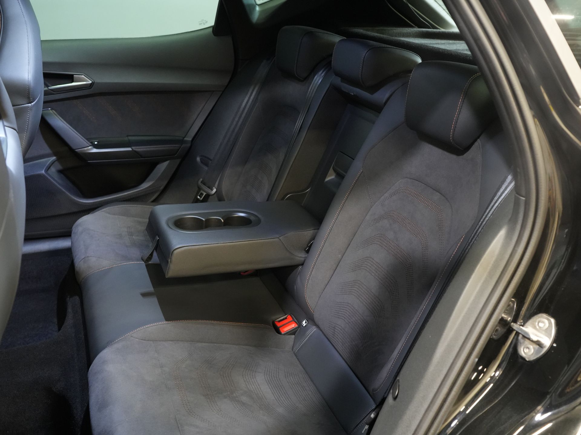 CUPRA Formentor SUV 1.4 e-Hybrid VZ 245 pk Tribe Edition LED Matrix / Adapt.Cruise/ Alcantara/ 19” LMV/ Trekhaak/ Memory/ Stoelverw./ Stuurverw. 18