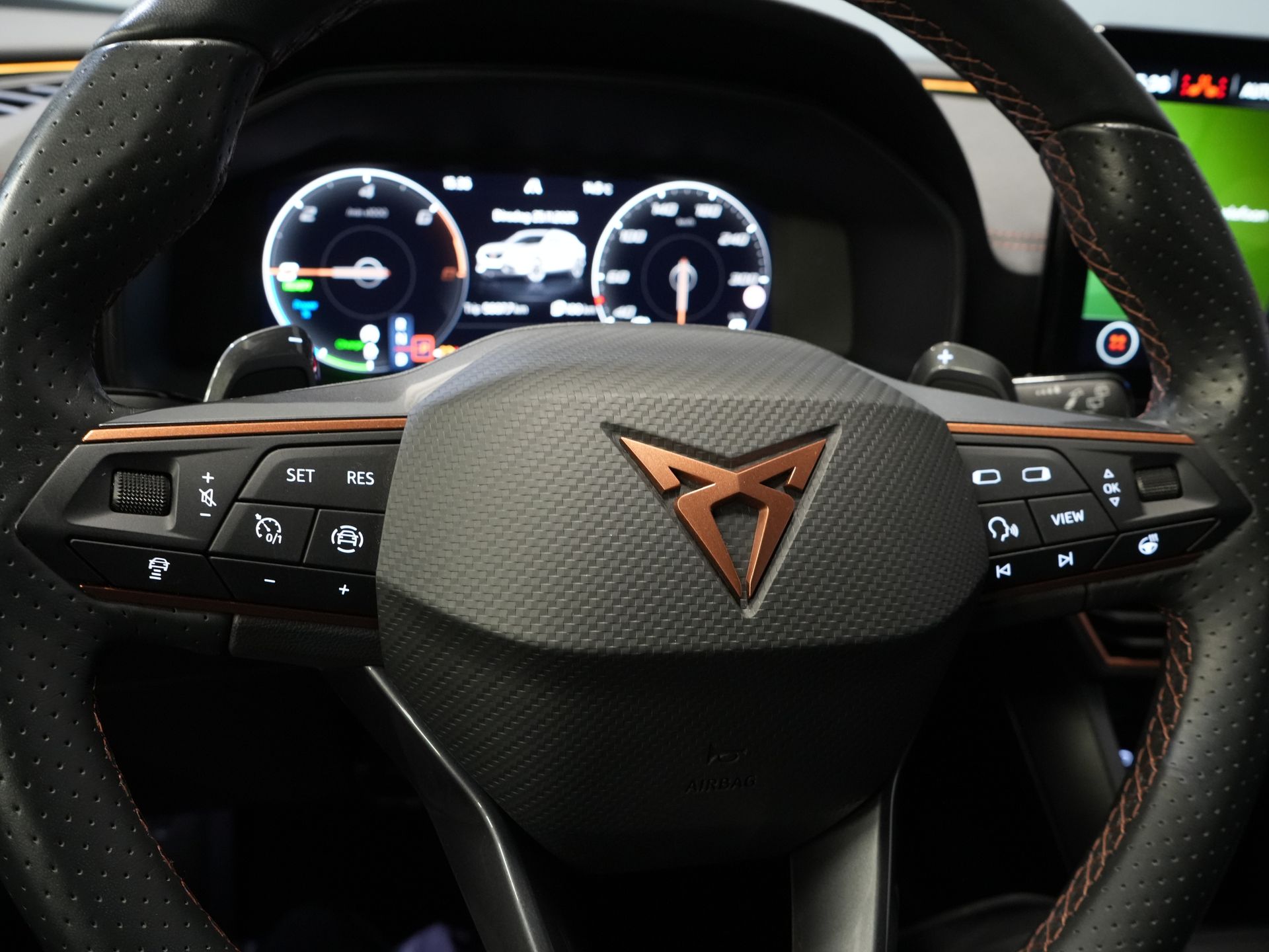 CUPRA Formentor SUV 1.4 e-Hybrid VZ 245 pk Tribe Edition LED Matrix / Adapt.Cruise/ Alcantara/ 19” LMV/ Trekhaak/ Memory/ Stoelverw./ Stuurverw. 22