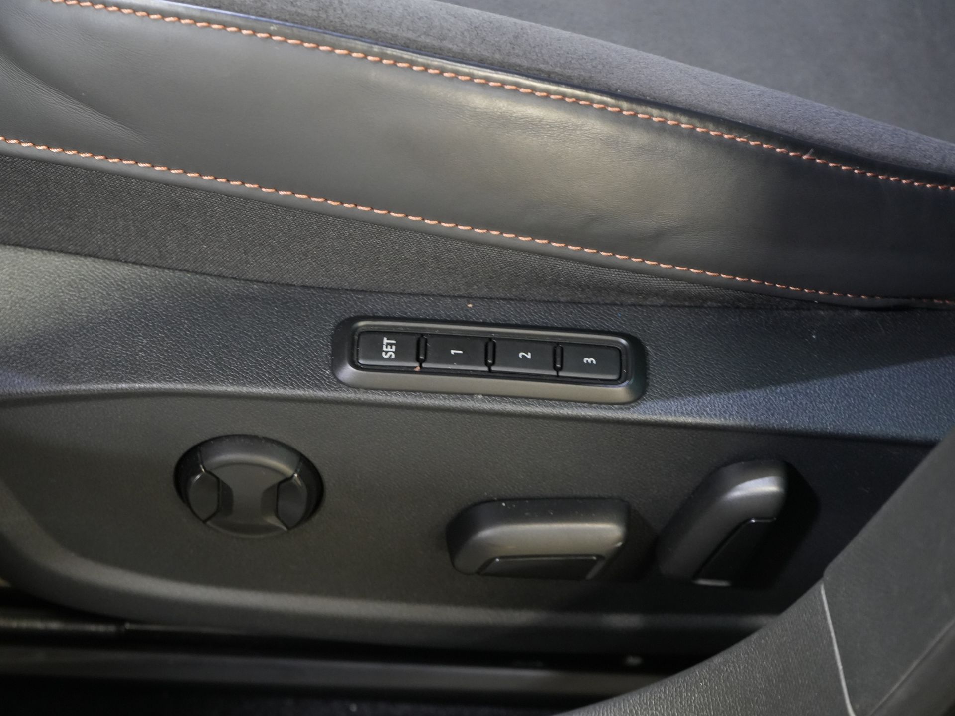 CUPRA Formentor SUV 1.4 e-Hybrid VZ 245 pk Tribe Edition LED Matrix / Adapt.Cruise/ Alcantara/ 19” LMV/ Trekhaak/ Memory/ Stoelverw./ Stuurverw. 30