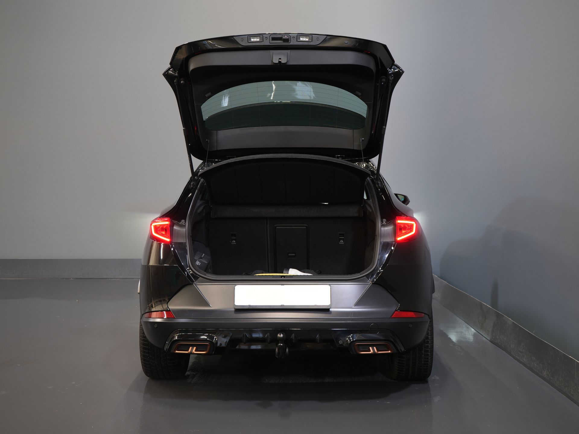 CUPRA Formentor SUV 1.4 e-Hybrid VZ 245 pk Tribe Edition LED Matrix / Adapt.Cruise/ Alcantara/ 19” LMV/ Trekhaak/ Memory/ Stoelverw./ Stuurverw. 4