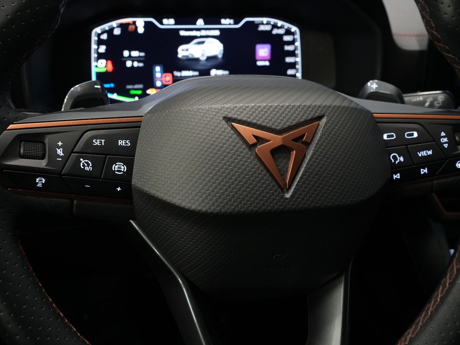 CUPRA Formentor SUV 1.4 e-Hybrid VZ Copper Edition Matrix/ Adapt.Cruise/ Stoelverw./ Stuurverw/ Navi/ Climate/ 19'' LMV 20