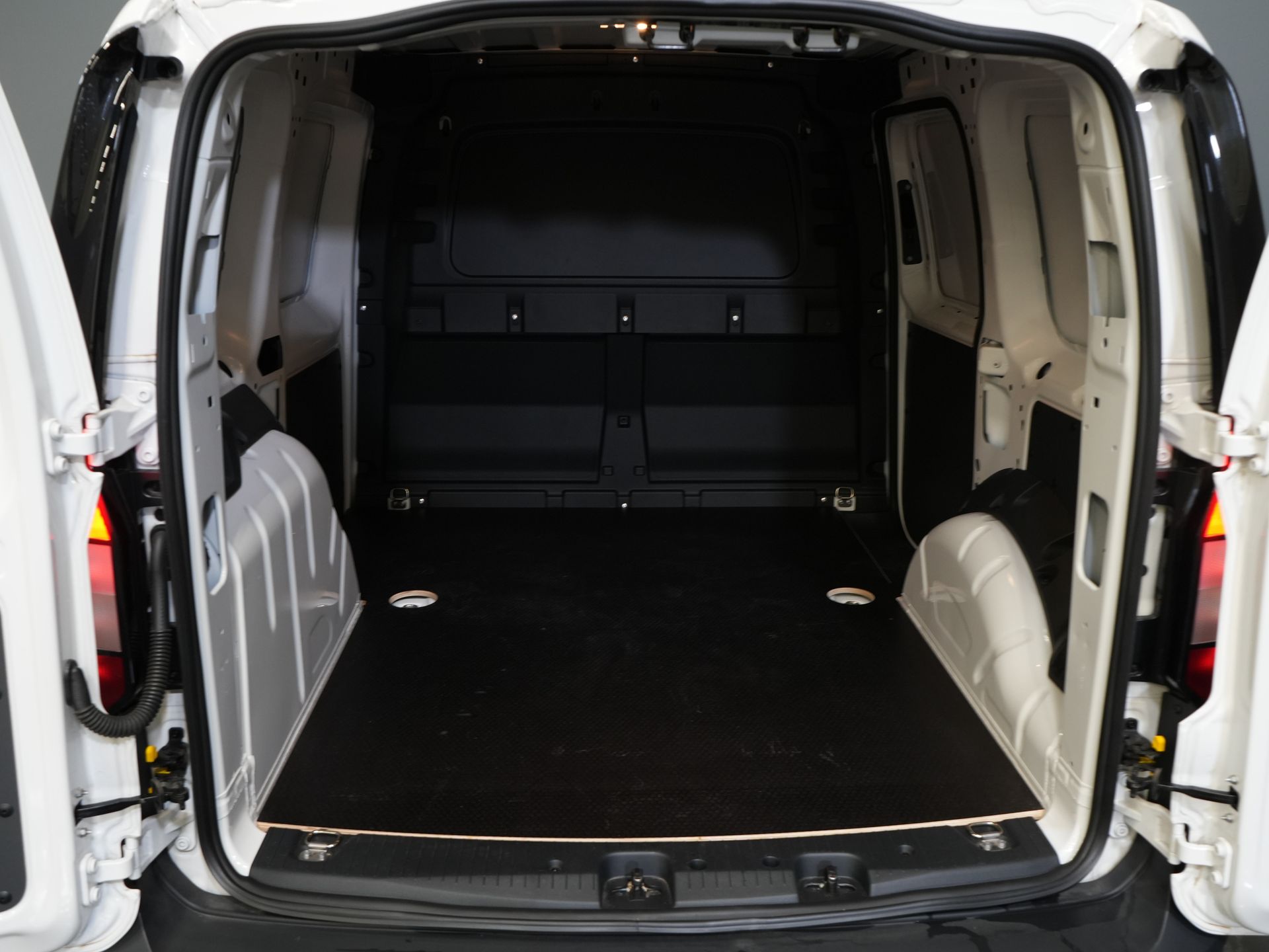 Volkswagen Caddy Cargo Bestelbus 1.5 TSI BENZINE BPM VRIJ! Cruise/ Airco/ DAB/ PDC 14