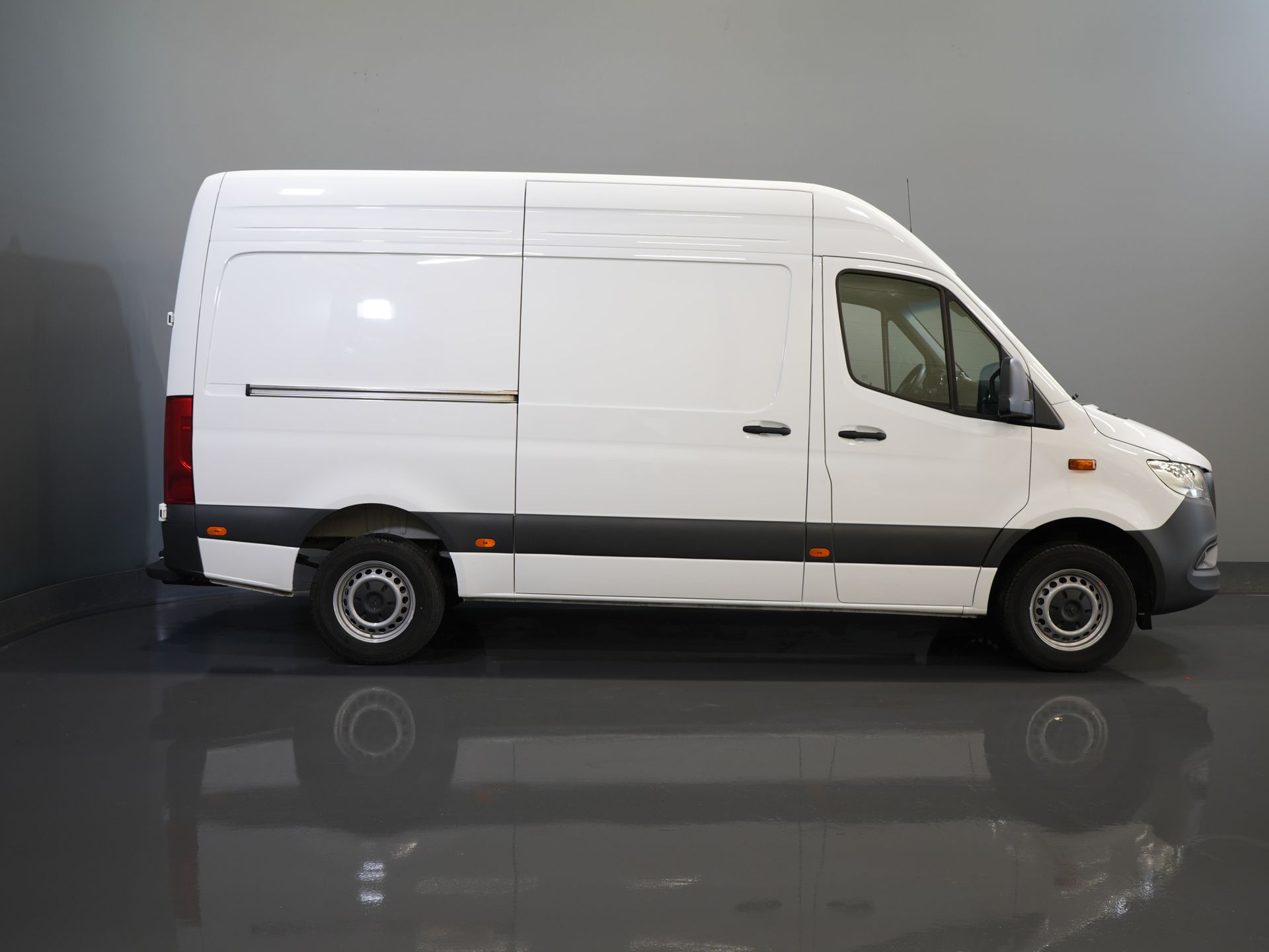 Mercedes-Benz Sprinter Bestelbus 317 1.9 CDI L2H2 Aut. BPM VRIJ! Gev.Stoel/ 270 Gr.Deuren/ Stoelverw./ Navi/ Camera/ Cruise/ Airco 10