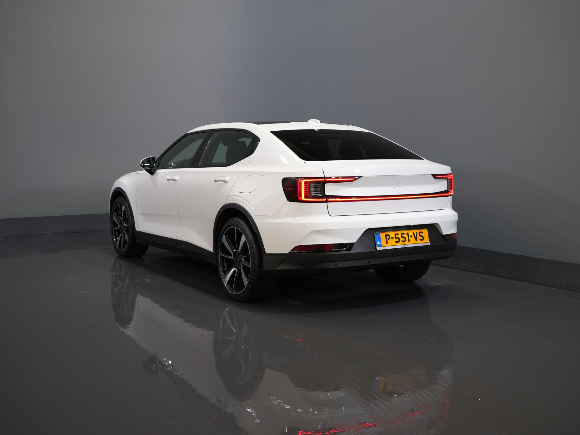 Polestar 2 Sedan Long Range 78 kWh 551 WLTP 95% SOH LED/ Adapt.Cruise/ Pano/ Stuurverw./ Stoelverw./ Memory/ Navi/ Carplay/ Climate/ Camera/ 20'' 1