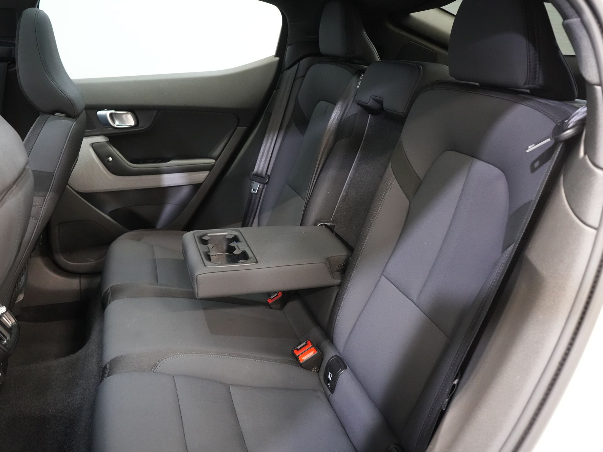 Polestar 2 Sedan Long Range 78 kWh 551 WLTP 95% SOH LED/ Adapt.Cruise/ Pano/ Stuurverw./ Stoelverw./ Memory/ Navi/ Carplay/ Climate/ Camera/ 20'' 18