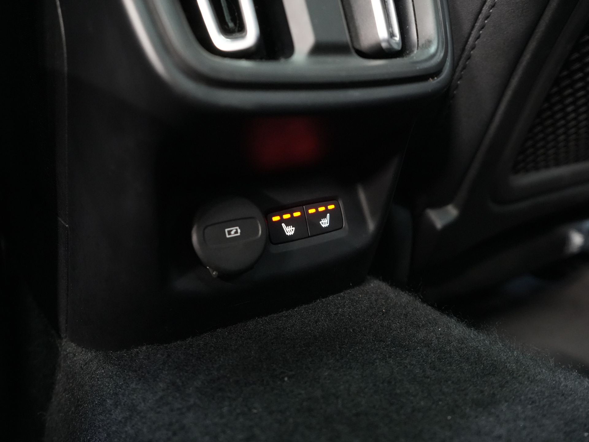 Polestar 2 Sedan Long Range 78 kWh 551 WLTP 95% SOH LED/ Adapt.Cruise/ Pano/ Stuurverw./ Stoelverw./ Memory/ Navi/ Carplay/ Climate/ Camera/ 20'' 19